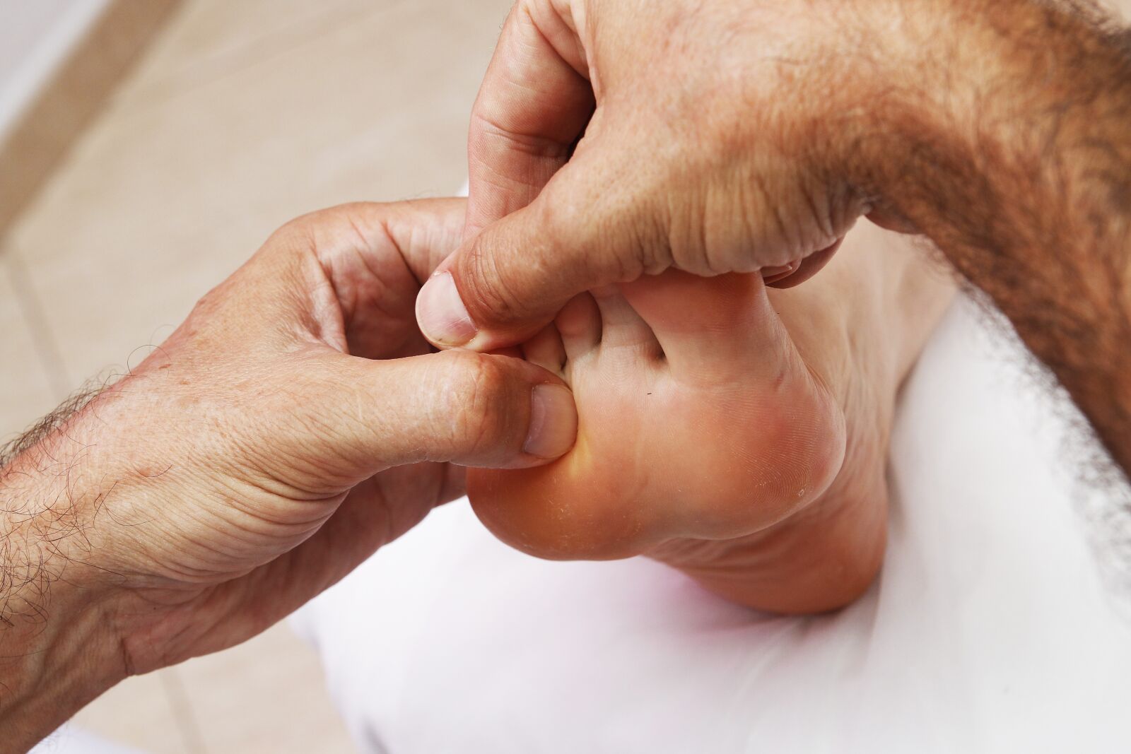 Canon EOS 70D sample photo. Foot reflexology, reflex eye photography