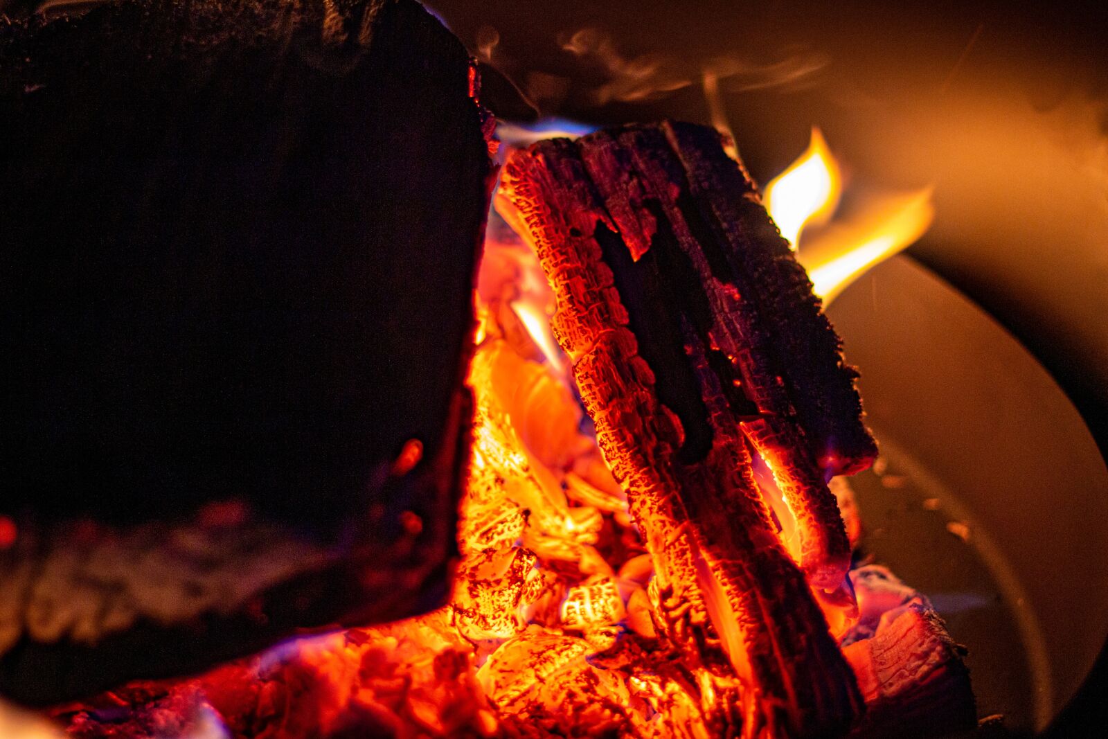 Canon EOS 70D + Canon EF 50mm F1.8 STM sample photo. Fire, campfire, burn photography