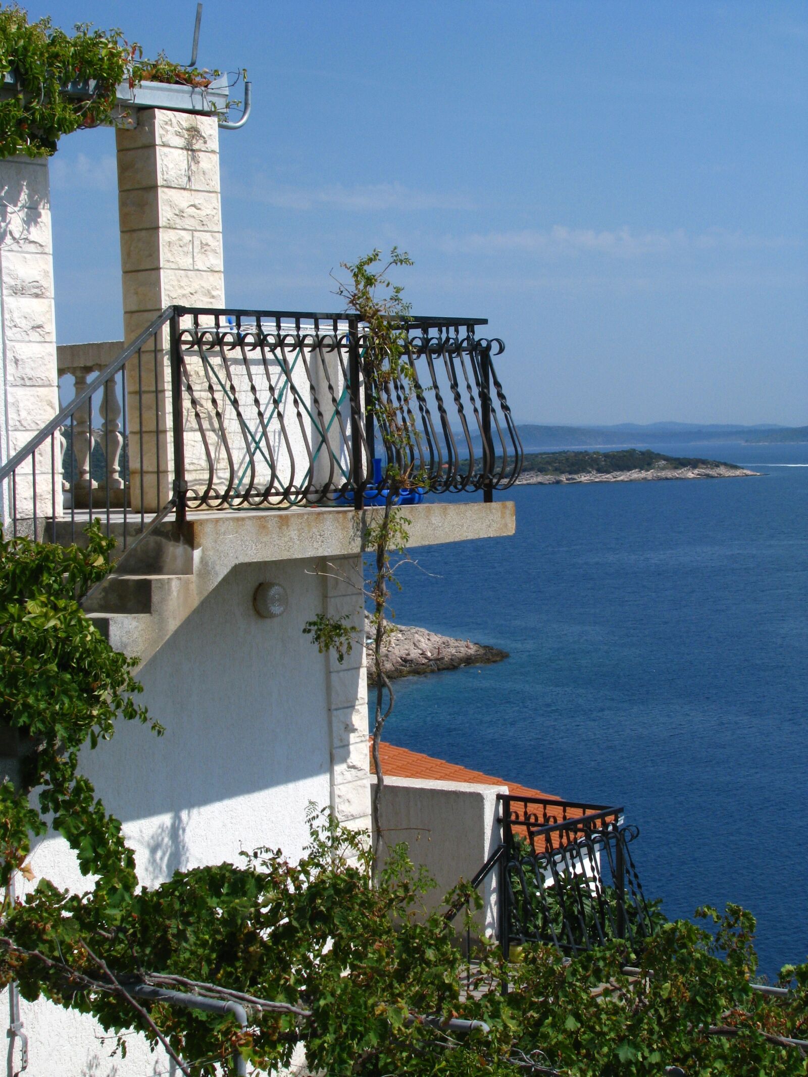 Canon POWERSHOT S5 IS sample photo. Relaxing, sea, holiday home photography