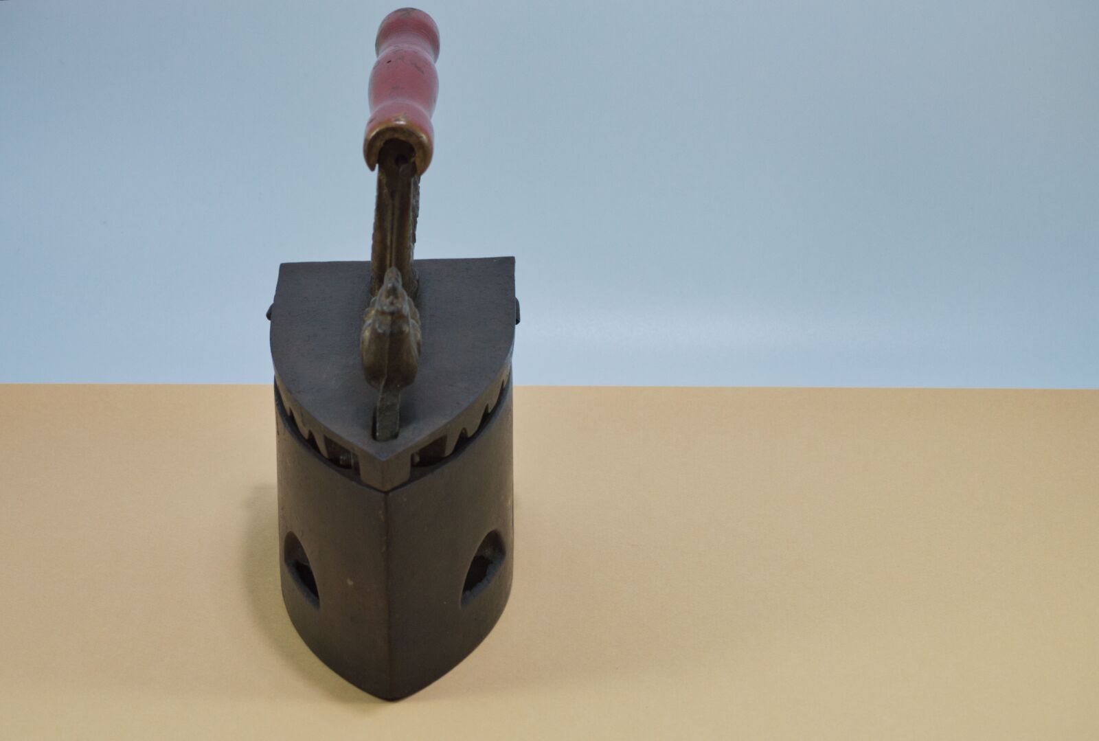 Nikon D3200 sample photo. Iron, vintage, old photography