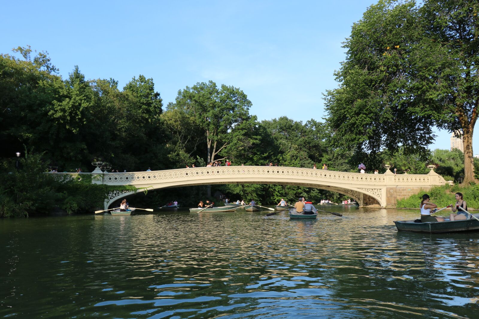 Canon EOS 750D (EOS Rebel T6i / EOS Kiss X8i) sample photo. Bridge, boats, water photography