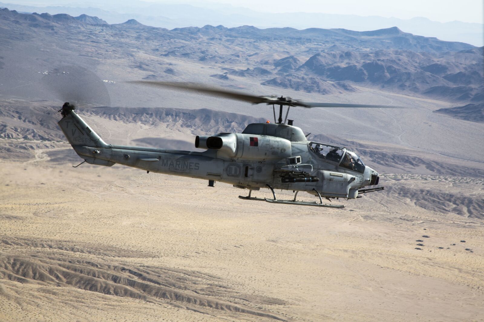 Canon EF 24-105mm F4L IS USM sample photo. Ah-1 cobra, united states photography