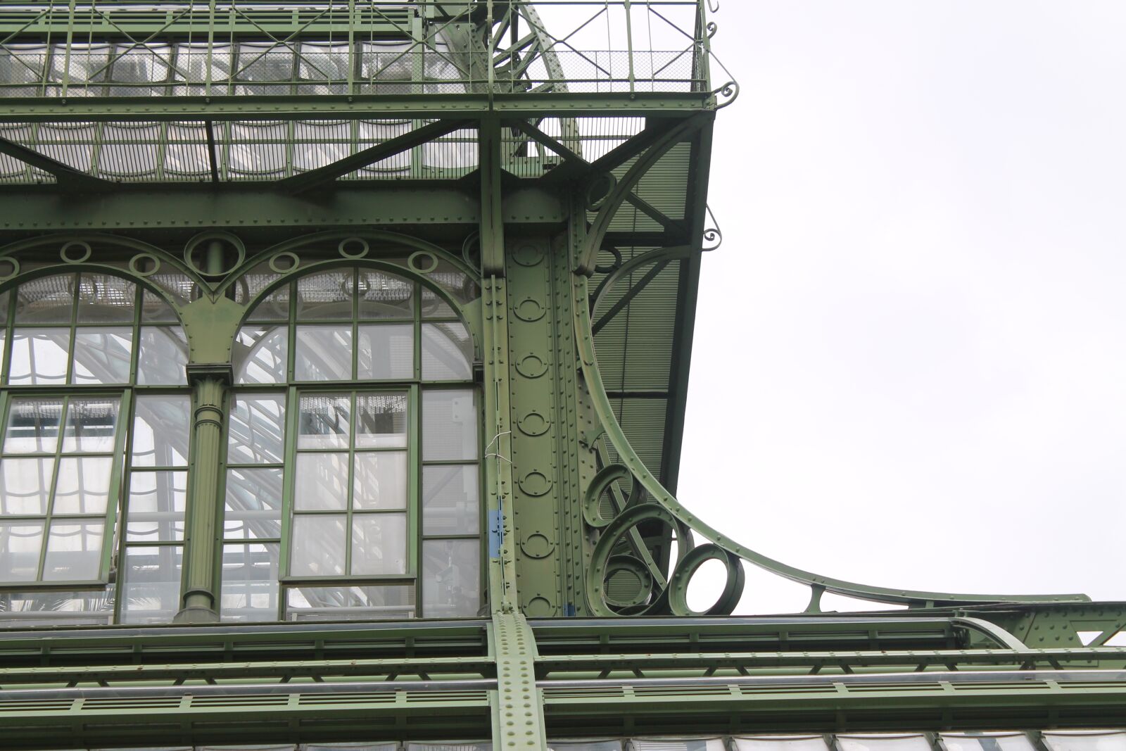 Canon EOS 1100D (EOS Rebel T3 / EOS Kiss X50) sample photo. Building, green, glass photography