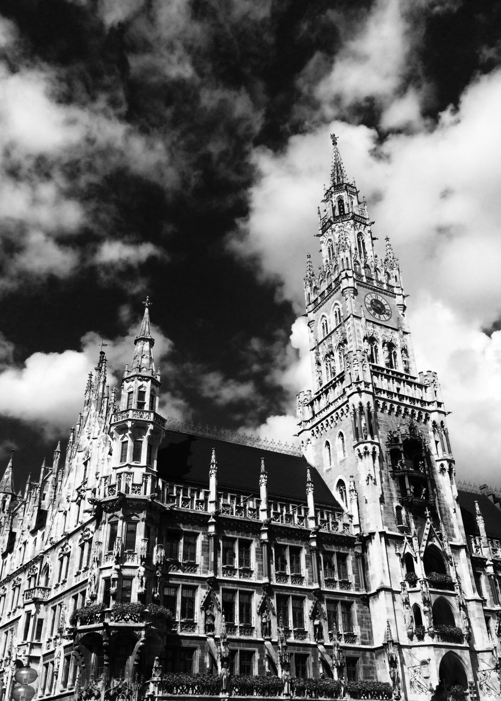 iPhone 5s back camera 4.15mm f/2.2 sample photo. Town hall, munich, marienplatz photography