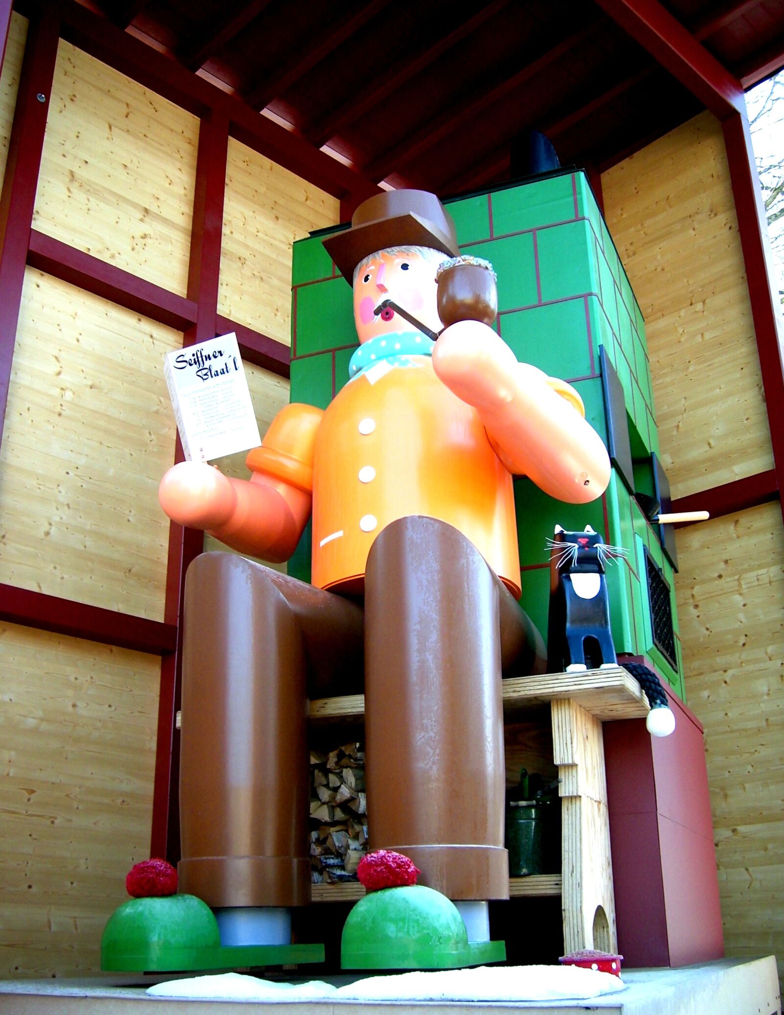 Digital Camera DigitalCAM sample photo. Wood sculpture, smoker, grandfather photography