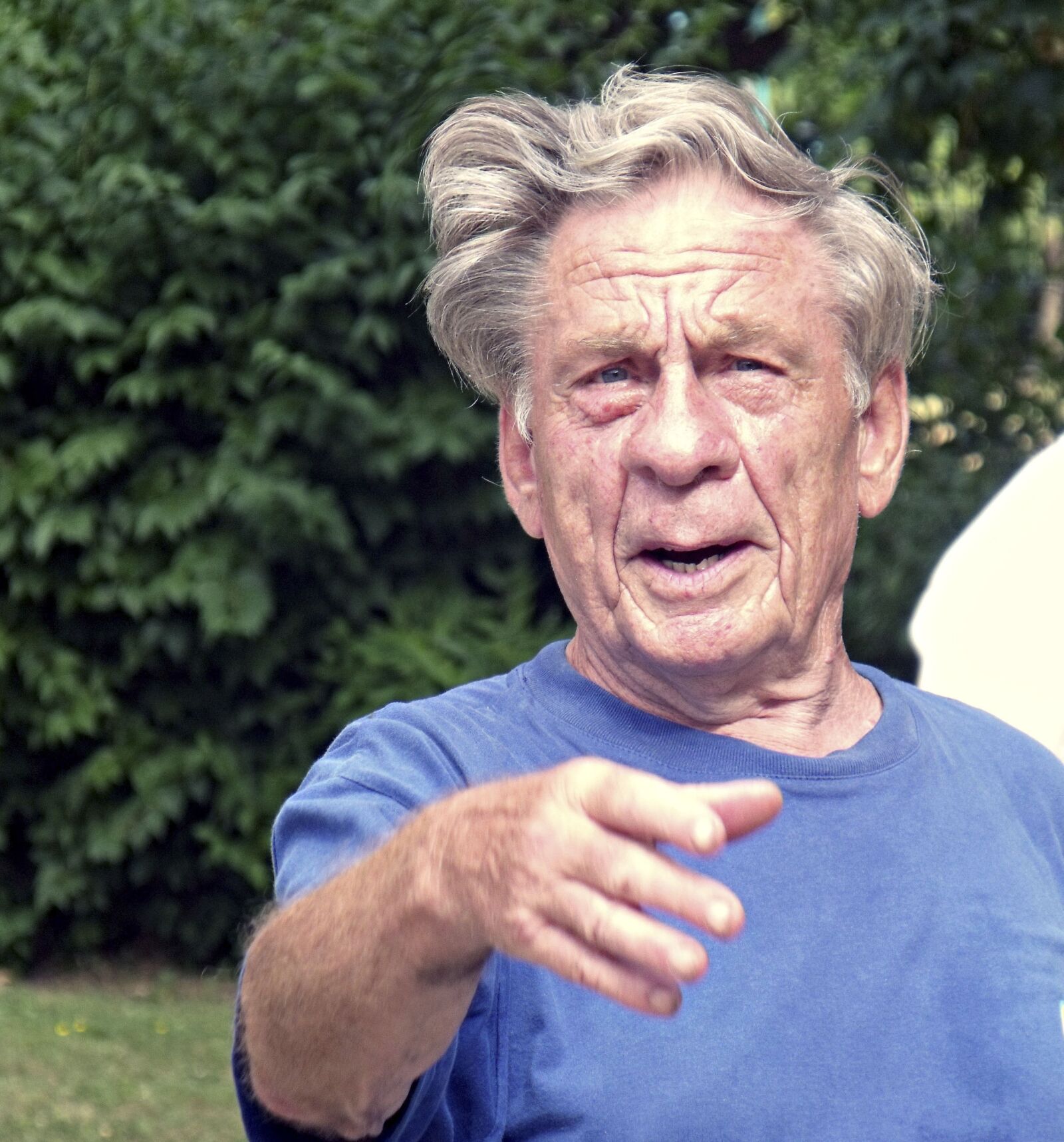 Fujifilm FinePix S1500 sample photo. Grandpa, old, sport photography