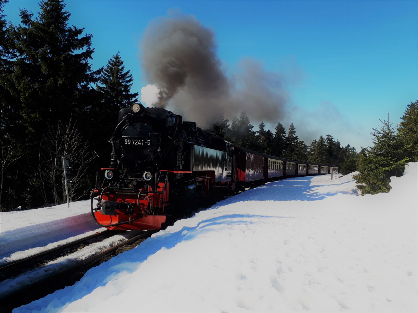 Samsung Galaxy A5(2017) sample photo. Train, snow, railway photography