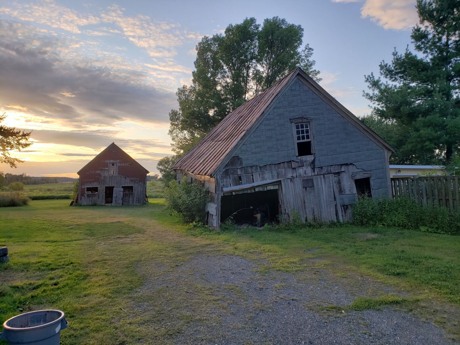Samsung Galaxy S9 sample photo. Falling barn, sunset, farm photography