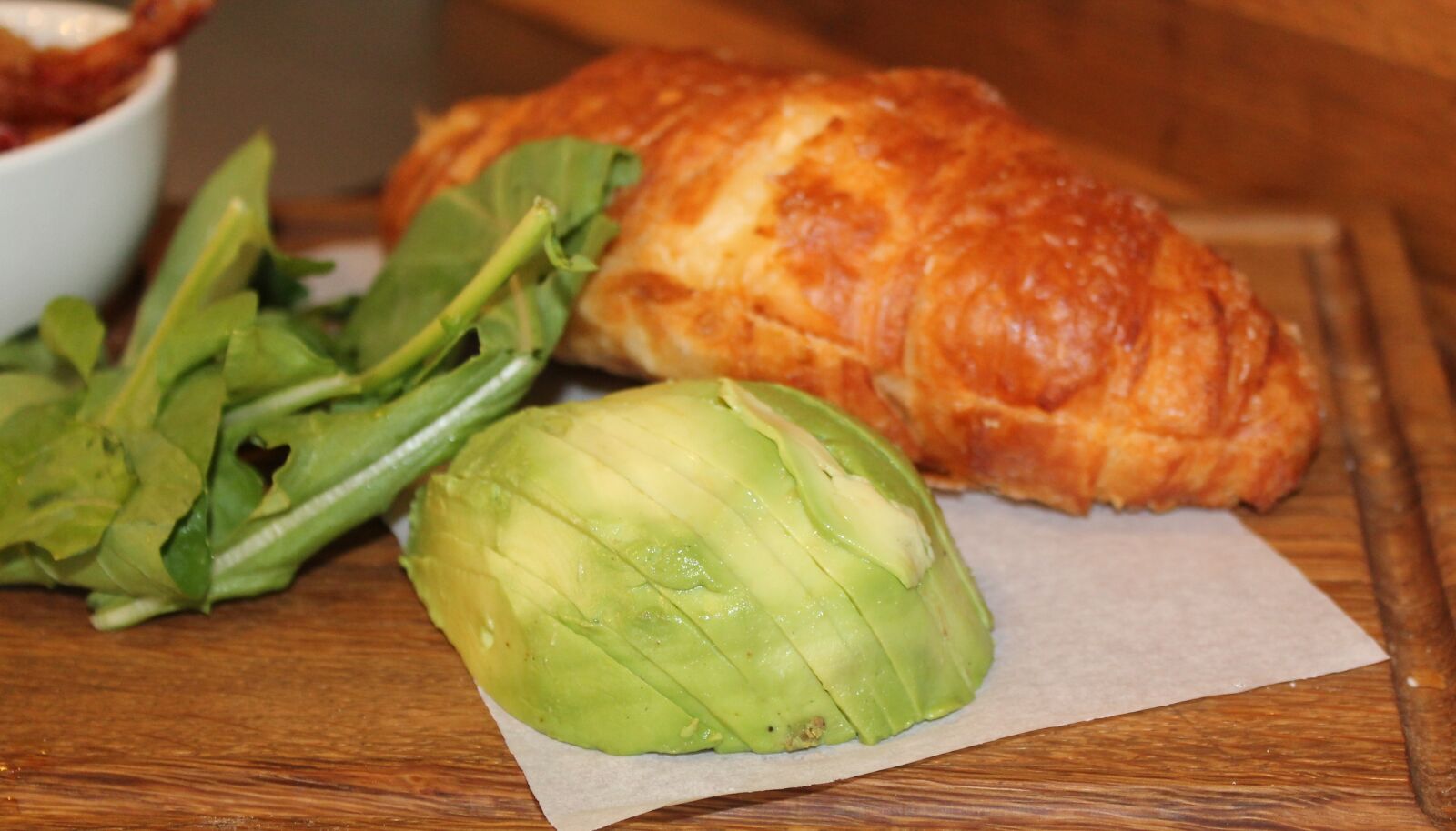 Canon EF-S 18-55mm F3.5-5.6 IS sample photo. Food, restaurant, croissant photography