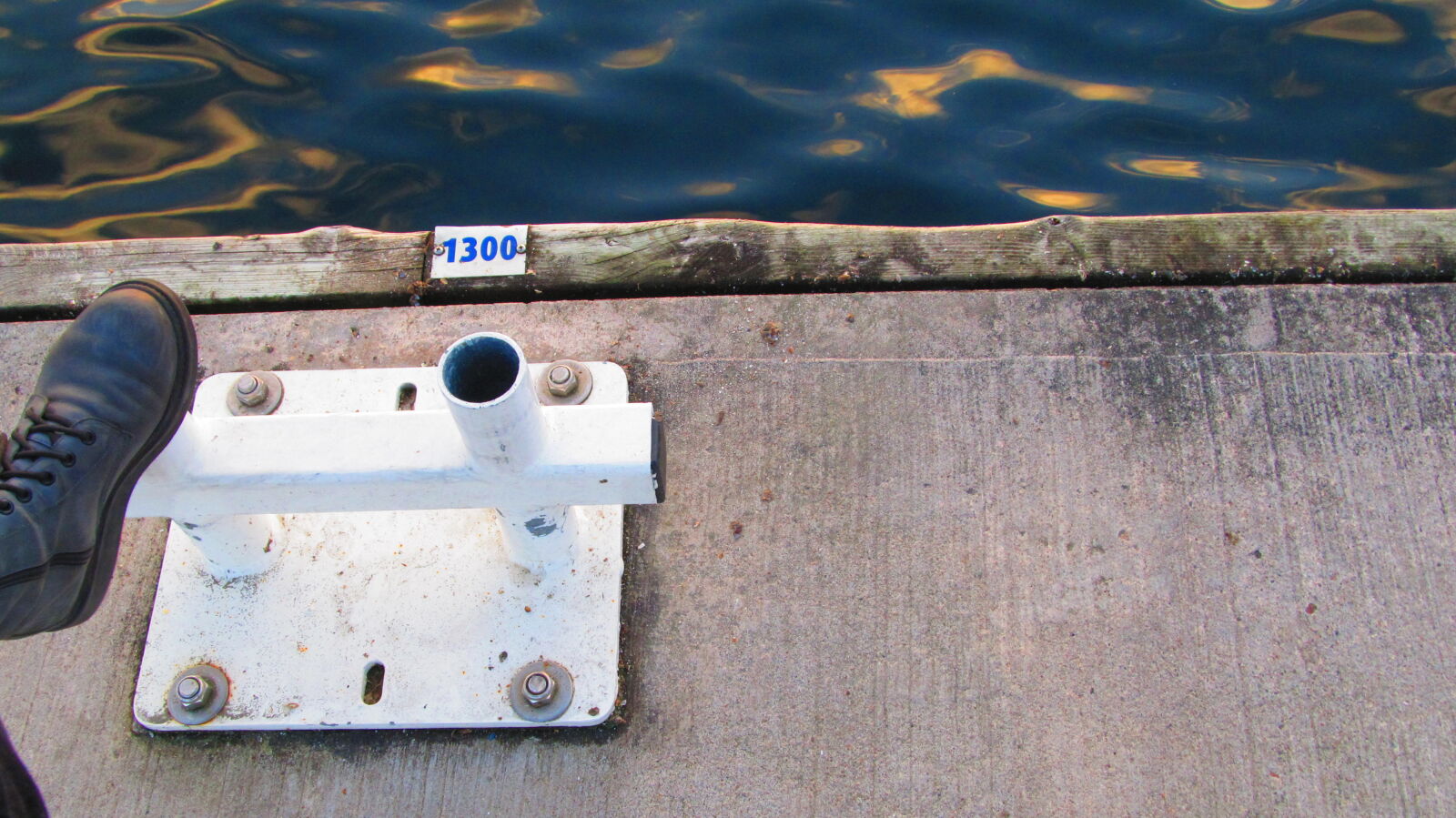 Canon PowerShot SX130 IS sample photo. Goals, sea, waterlevel photography