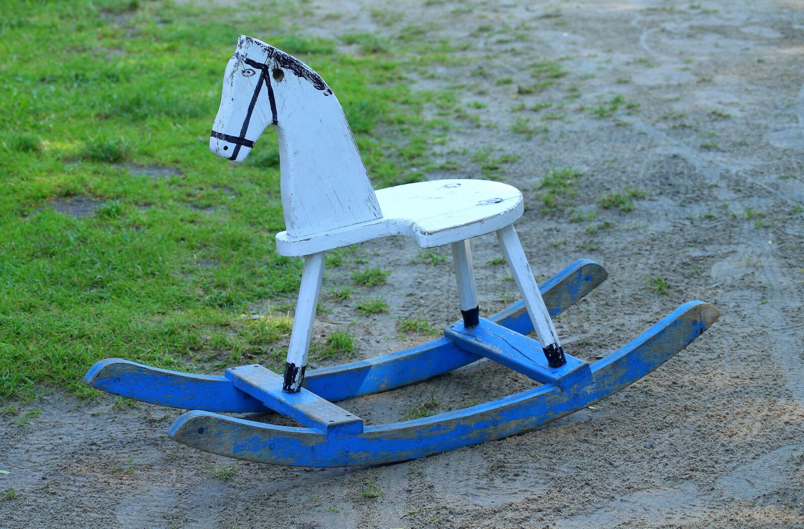 Canon EOS 1200D (EOS Rebel T5 / EOS Kiss X70 / EOS Hi) sample photo. Konik, toy, rocking horse photography