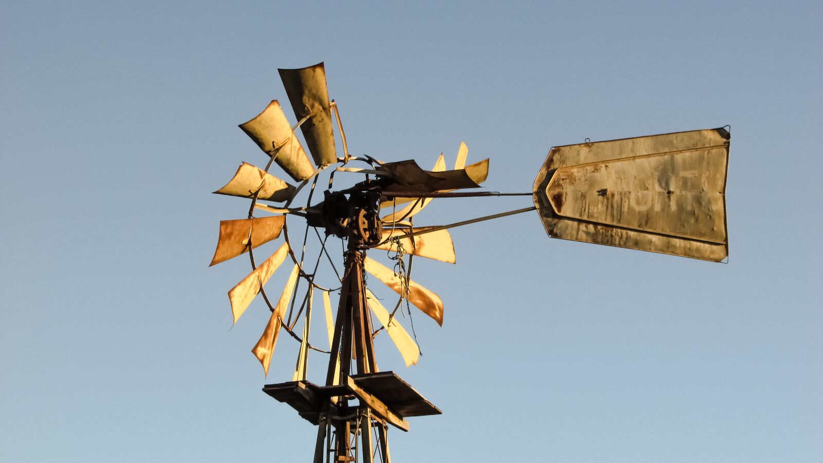 Canon PowerShot SX400 IS sample photo. Windmill, wheel, damaged photography