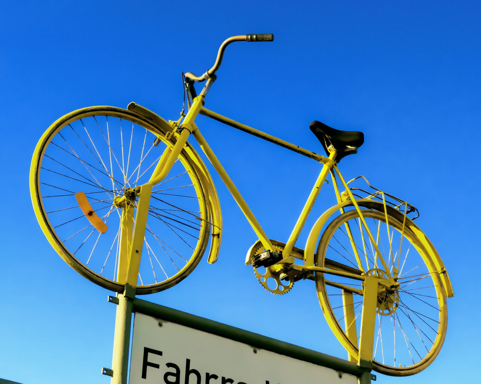 Panasonic Lumix DMC-FZ1000 sample photo. Bike, gents cycles, dutch photography
