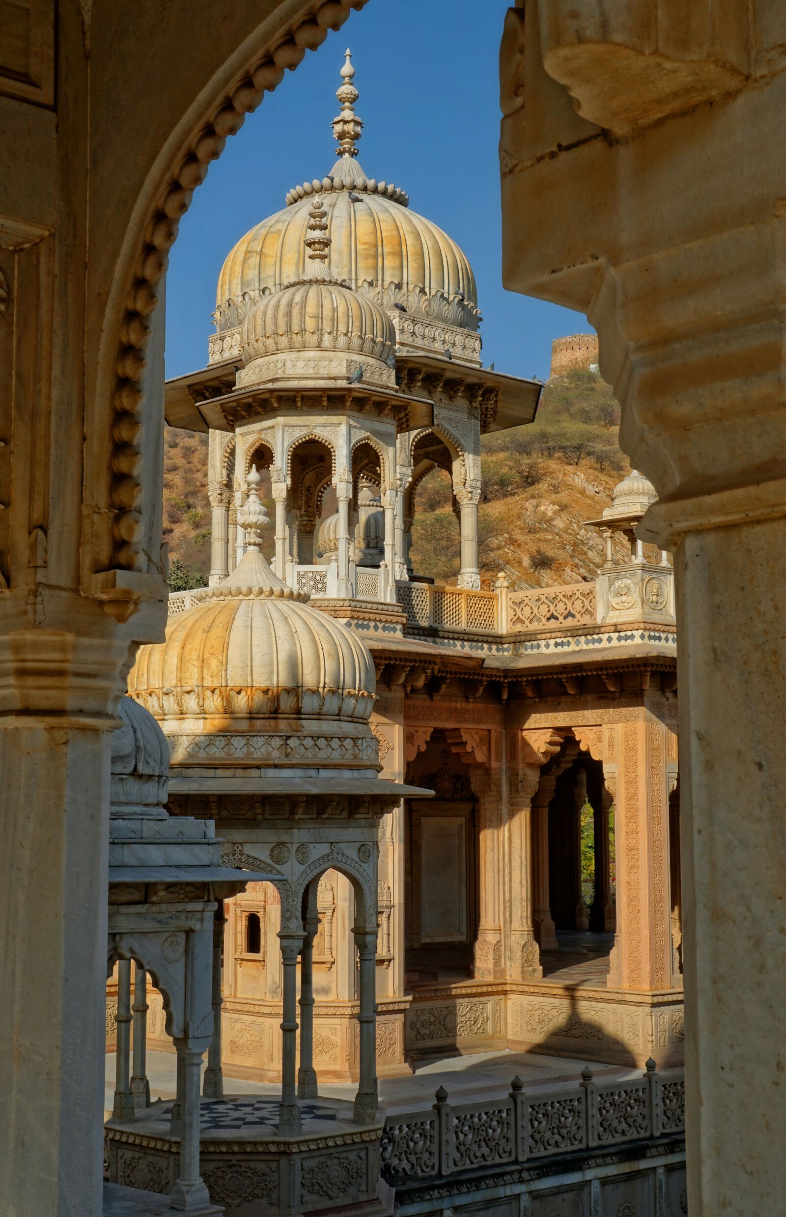Sony a6000 + Sony E 18-55mm F3.5-5.6 OSS sample photo. Gaitore ki chhatriyan, india photography