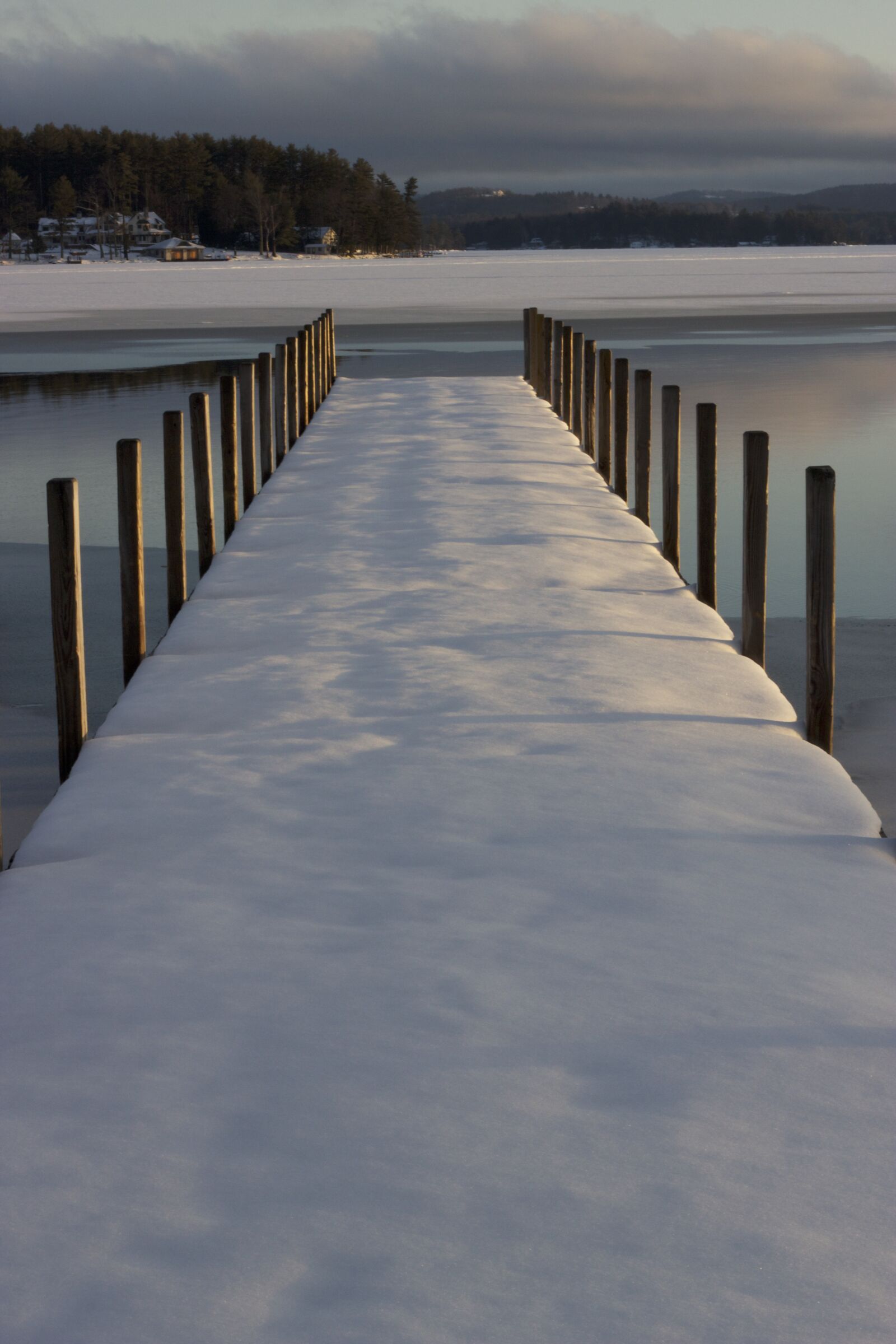 Canon EOS 550D (EOS Rebel T2i / EOS Kiss X4) sample photo. Clouds, docks, ice, snow photography