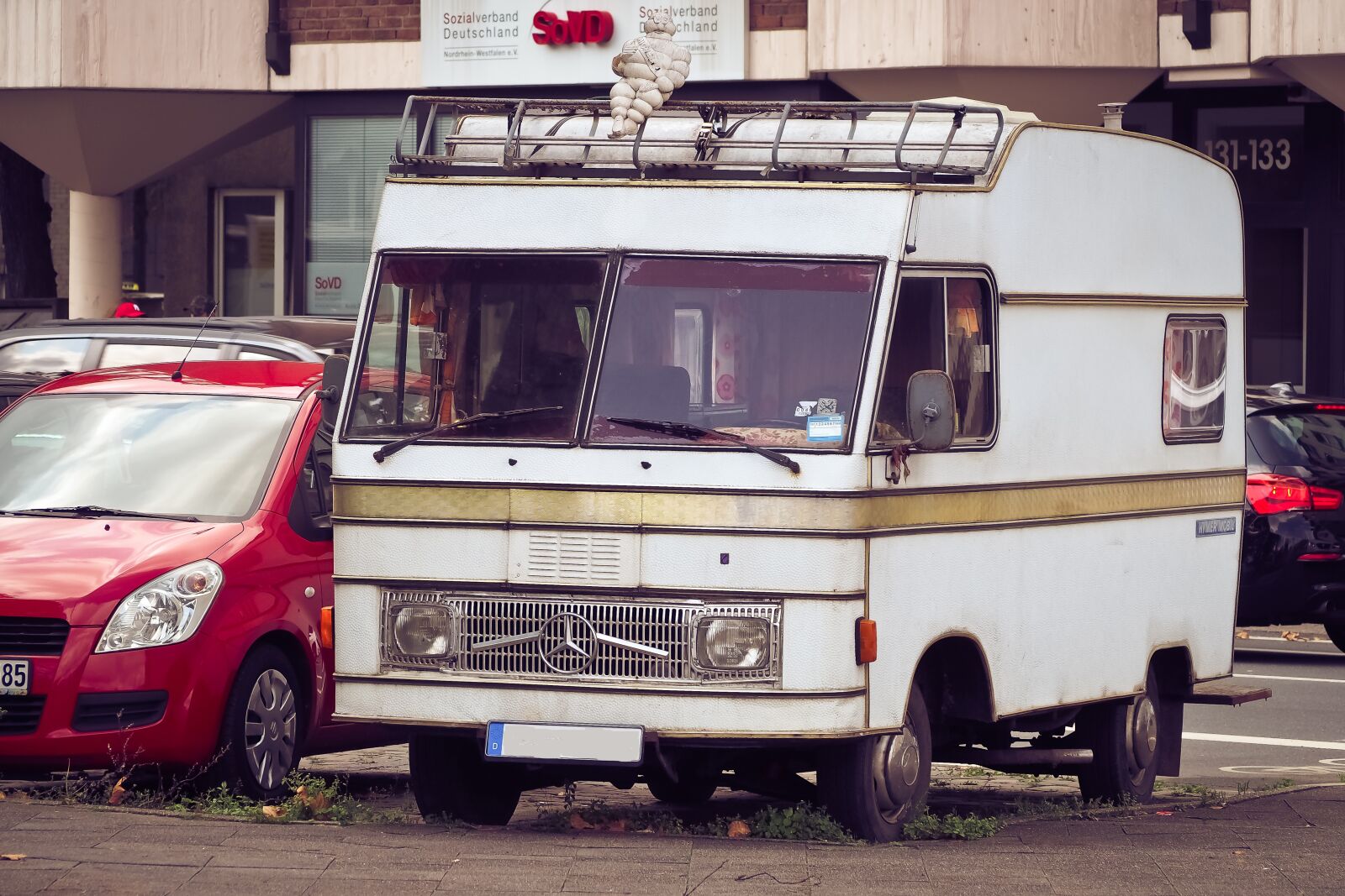 Olympus OM-D E-M10 sample photo. Auto, mobile home, automotive photography