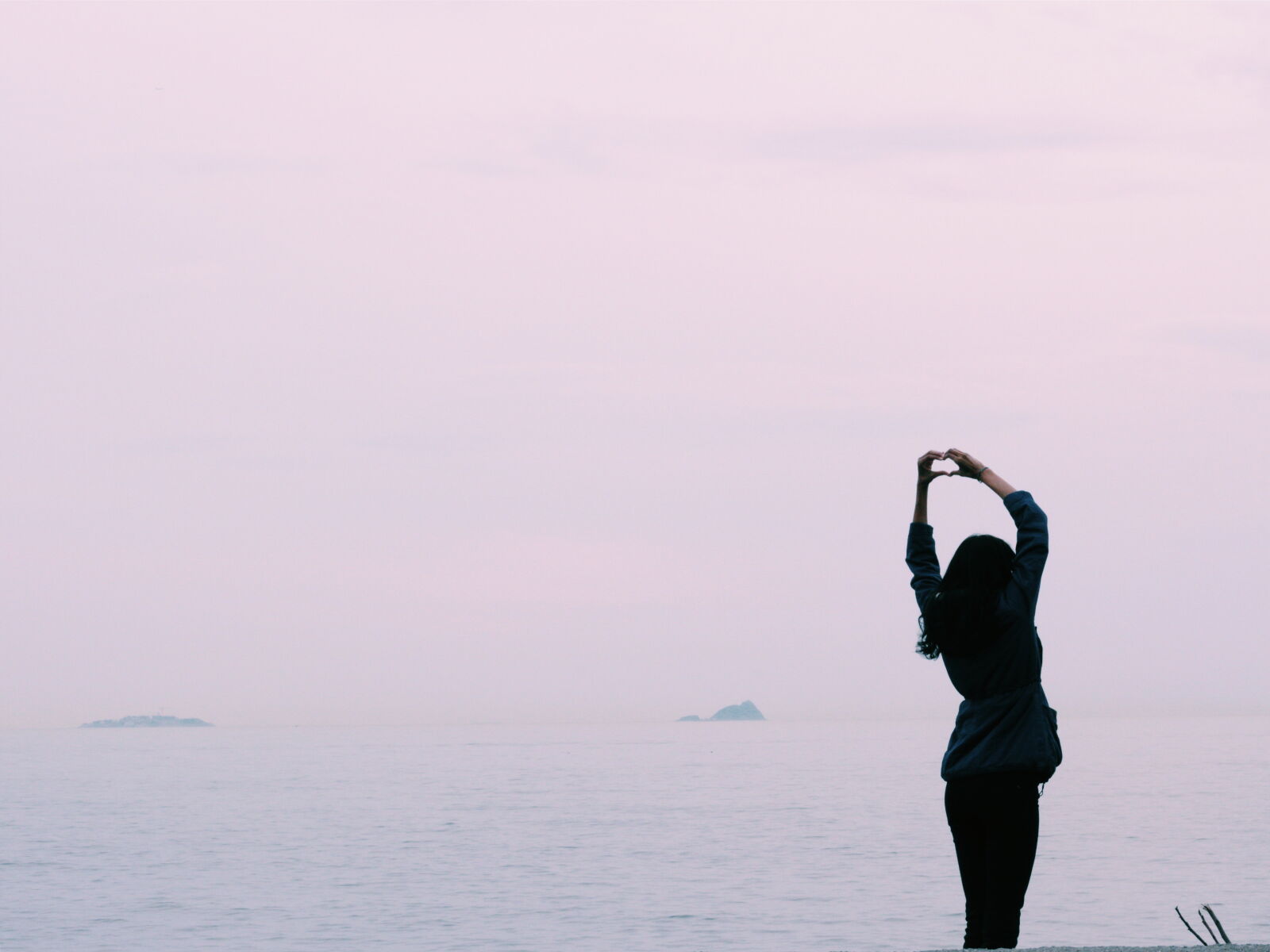 Canon EOS 700D (EOS Rebel T5i / EOS Kiss X7i) + Canon EF 50mm F1.8 II sample photo. Sea, sky, love, girl photography