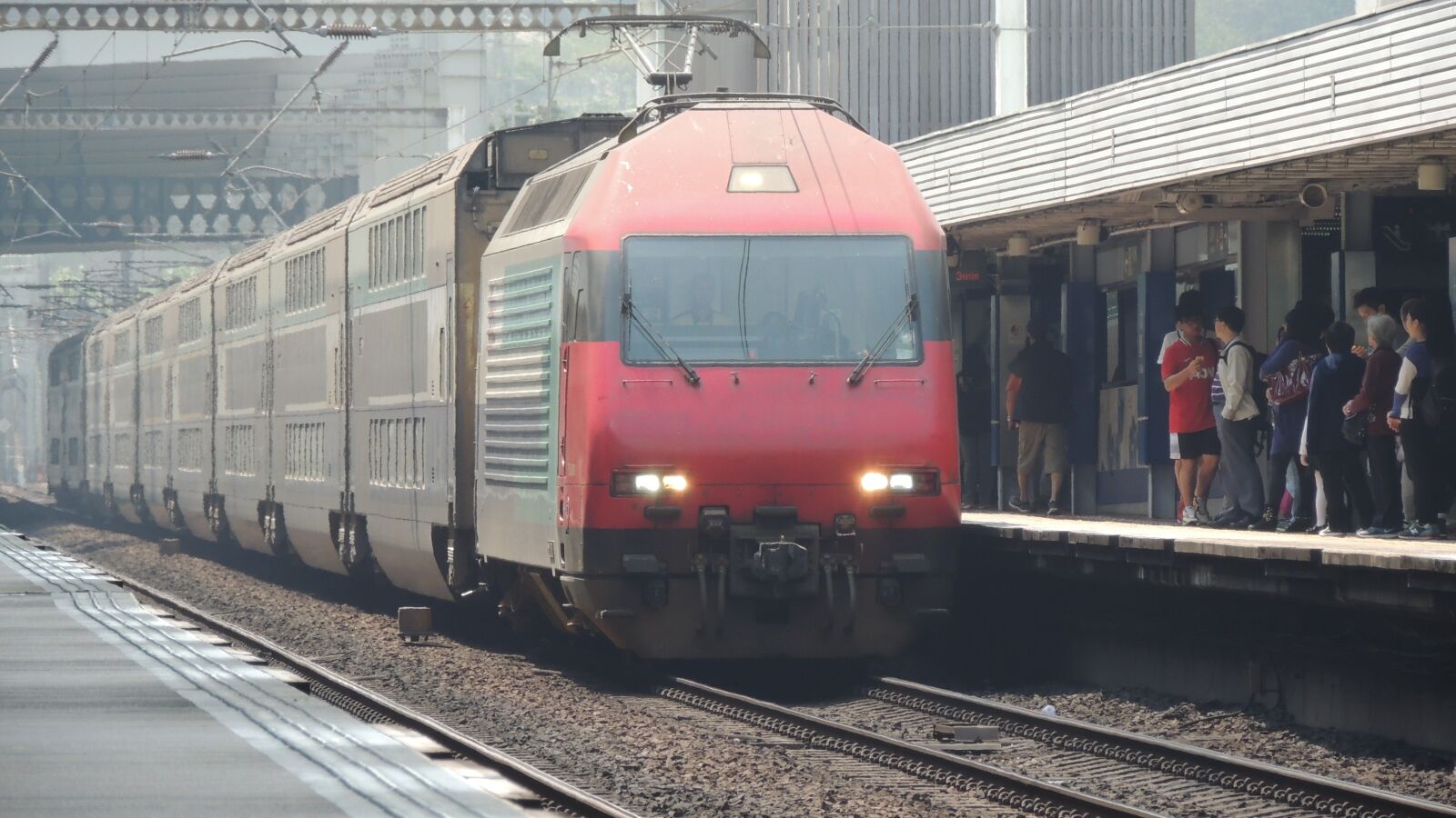 Nikon Coolpix P510 sample photo. Hongkong, train, city photography