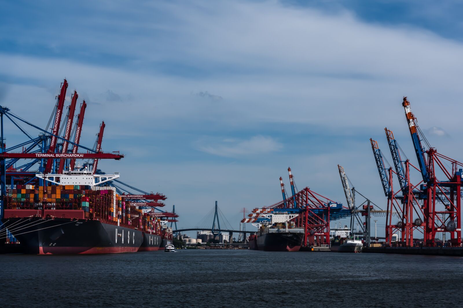 Pentax smc DA 50mm F1.8 sample photo. Hamburg, port, container ship photography