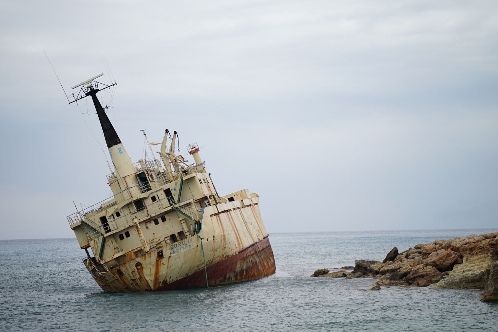 ZEISS Batis 85mm F1.8 sample photo. Ship wreck, capsizes, boat photography