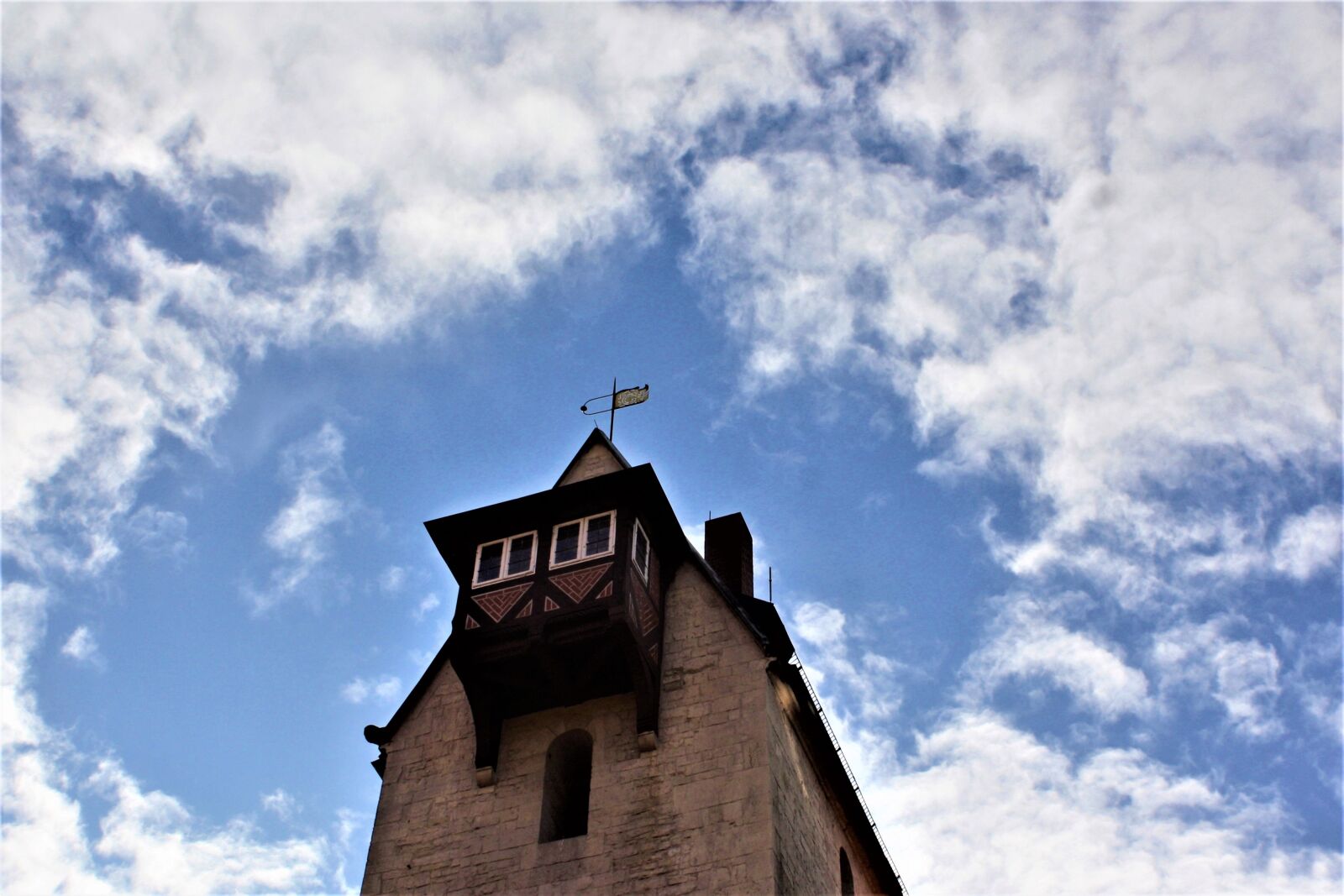 Canon EOS 1000D (EOS Digital Rebel XS / EOS Kiss F) sample photo. Tower, bay window, sky photography