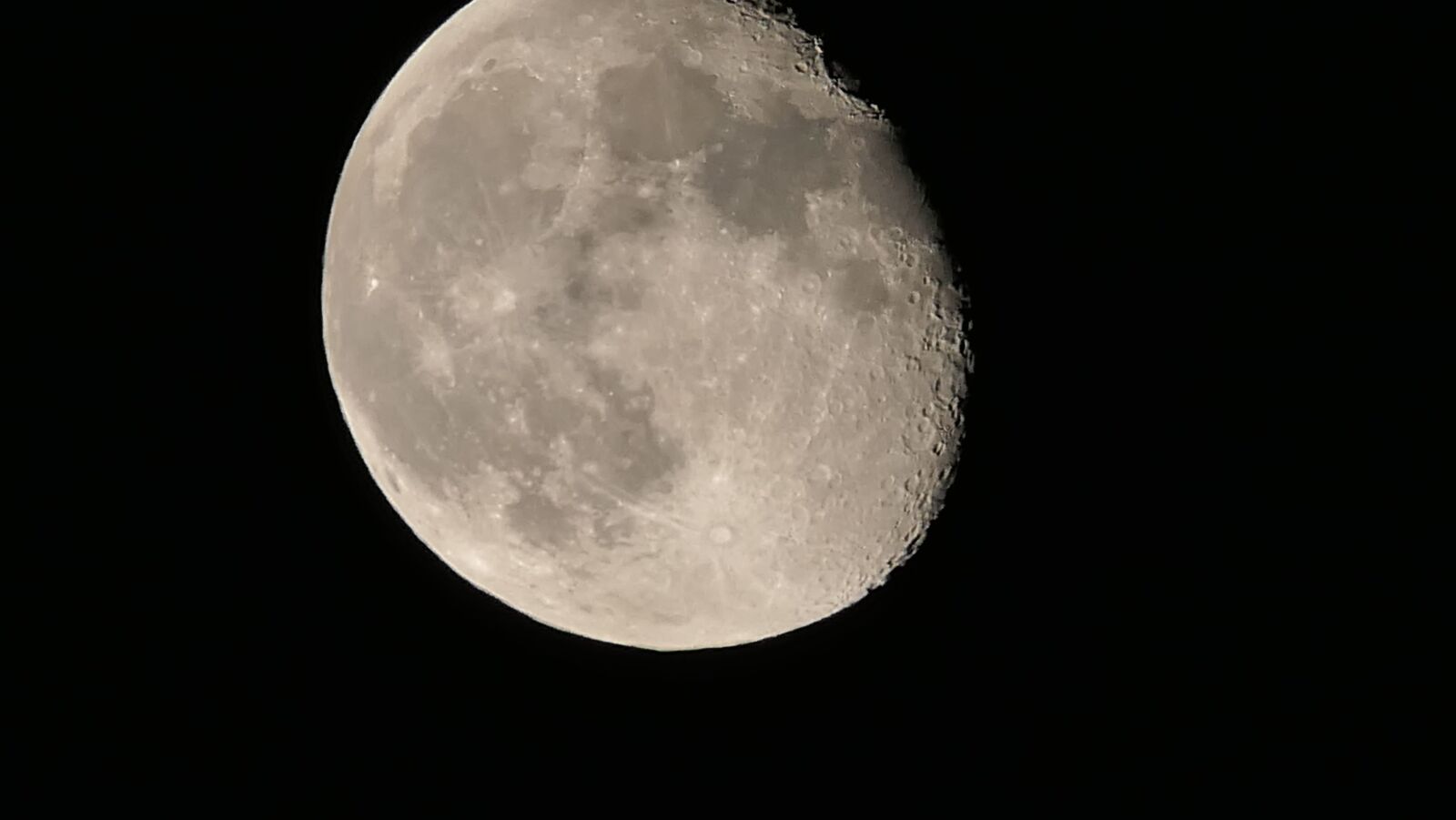 Panasonic Lumix DMC-FZ2500 (Lumix DMC-FZ2000) sample photo. Moon, lune, space photography