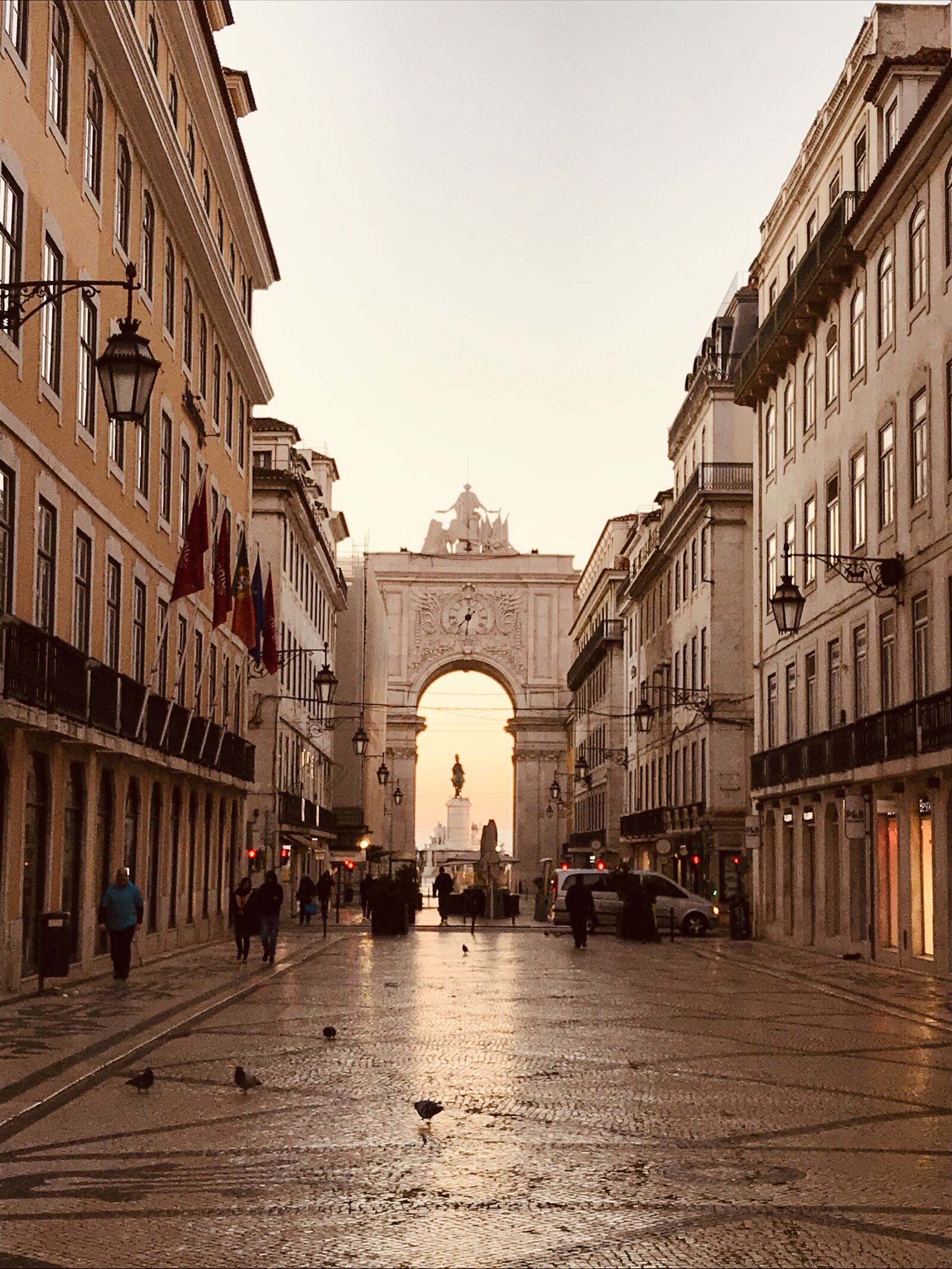 iPhone 7 back camera 3.99mm f/1.8 sample photo. Lisbon, arch, architecture photography