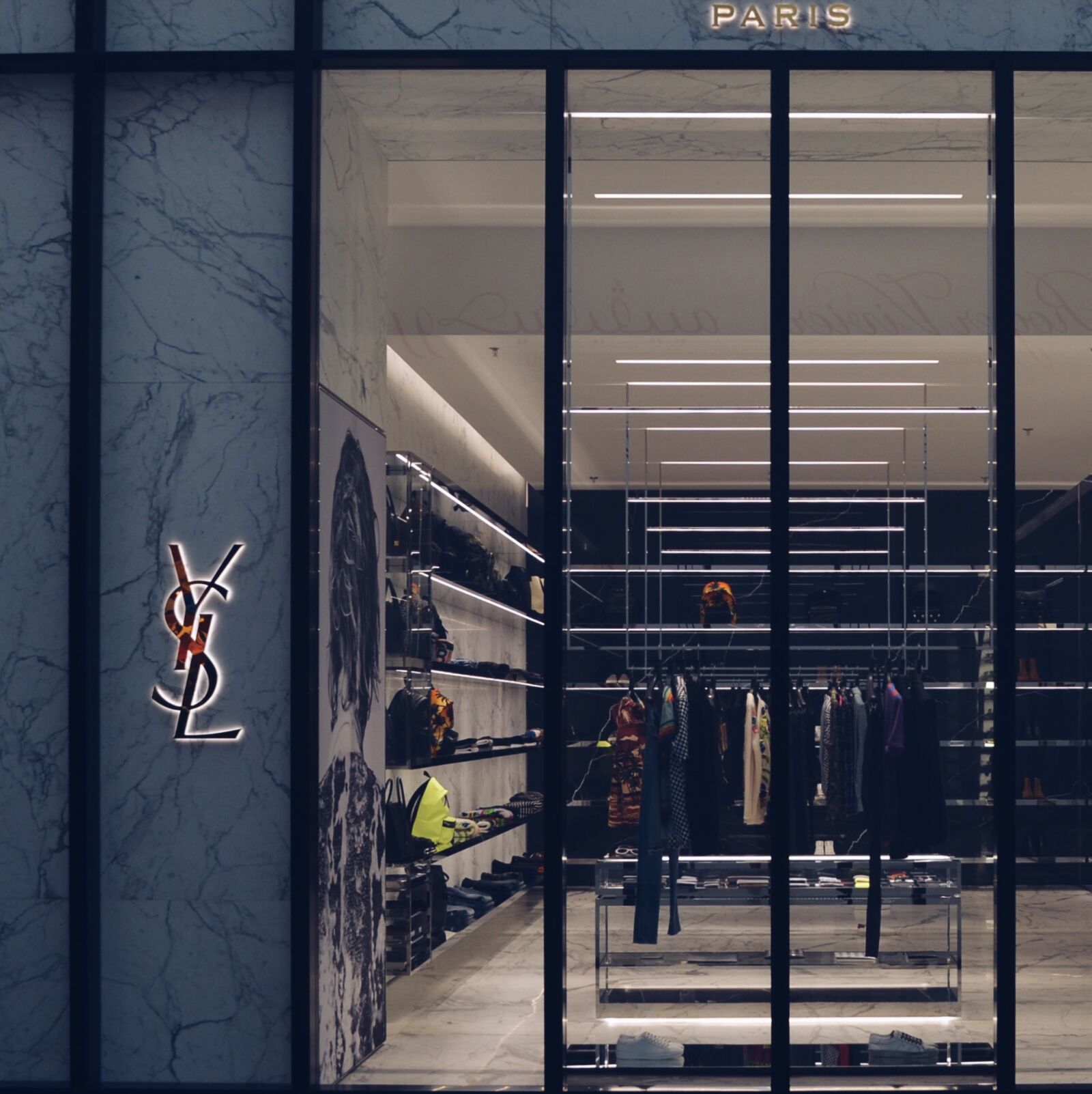 Nikon D5100 sample photo. Boutique, luxury, mall, saint photography