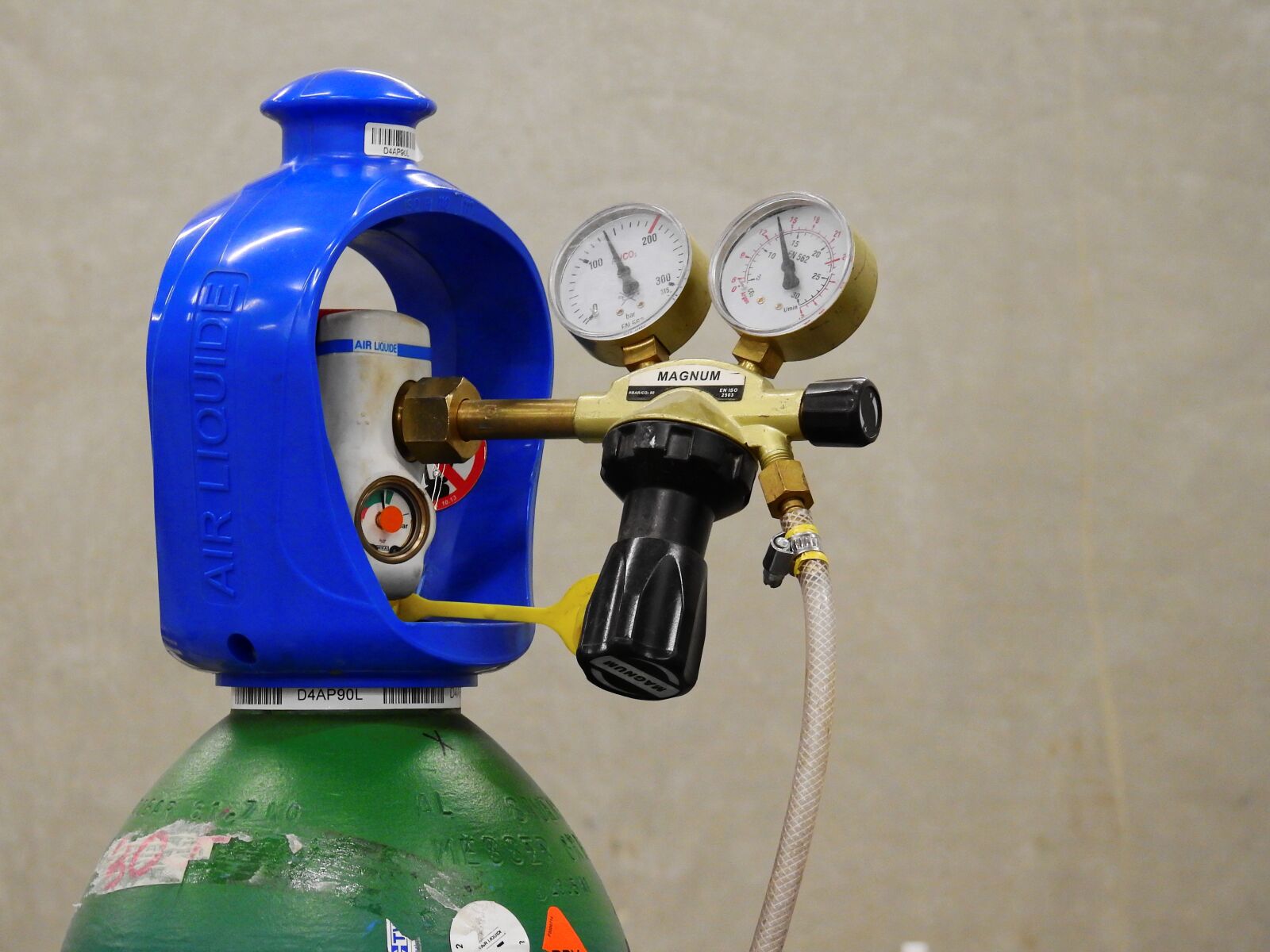 Nikon Coolpix P900 sample photo. Gas, weld, welder photography