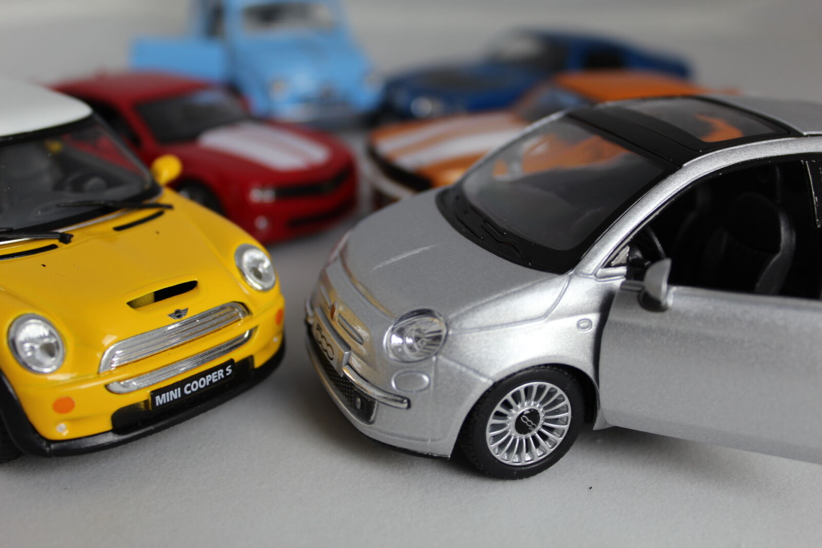 Canon EOS 600D (Rebel EOS T3i / EOS Kiss X5) sample photo. Lots, of, mini, cars photography