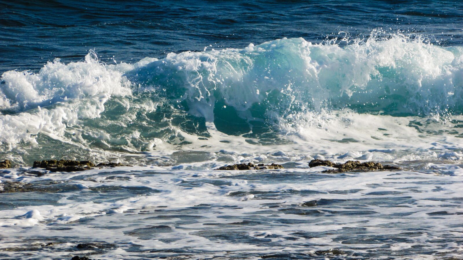 Canon PowerShot SX400 IS sample photo. Wave, smashing, sea photography