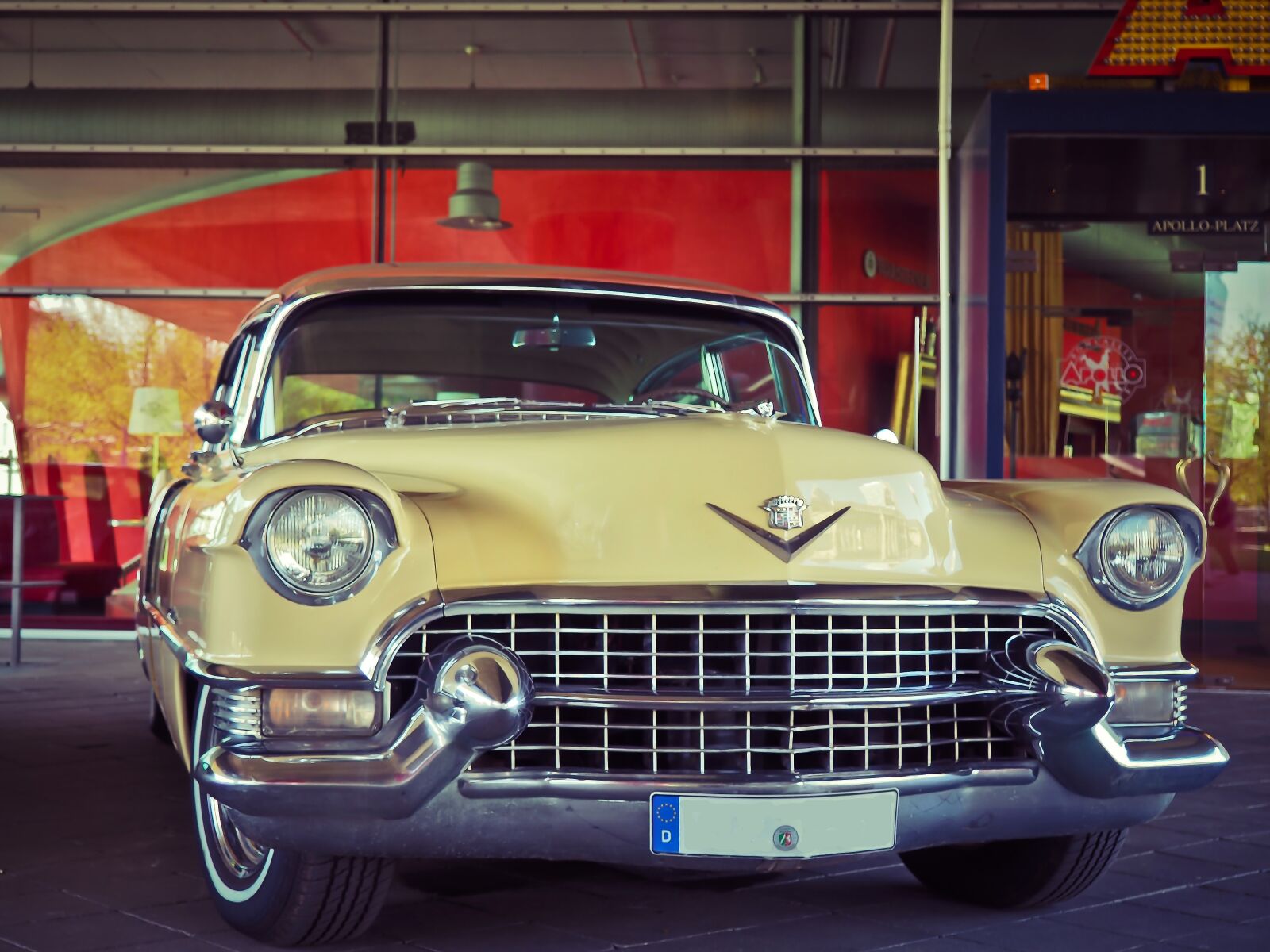 Olympus OM-D E-M10 sample photo. Auto, cadillac, oldtimer photography