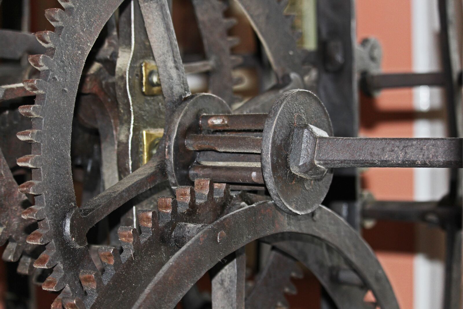 Canon EF-S 55-250mm F4-5.6 IS STM sample photo. Movement, old clockwork, time photography