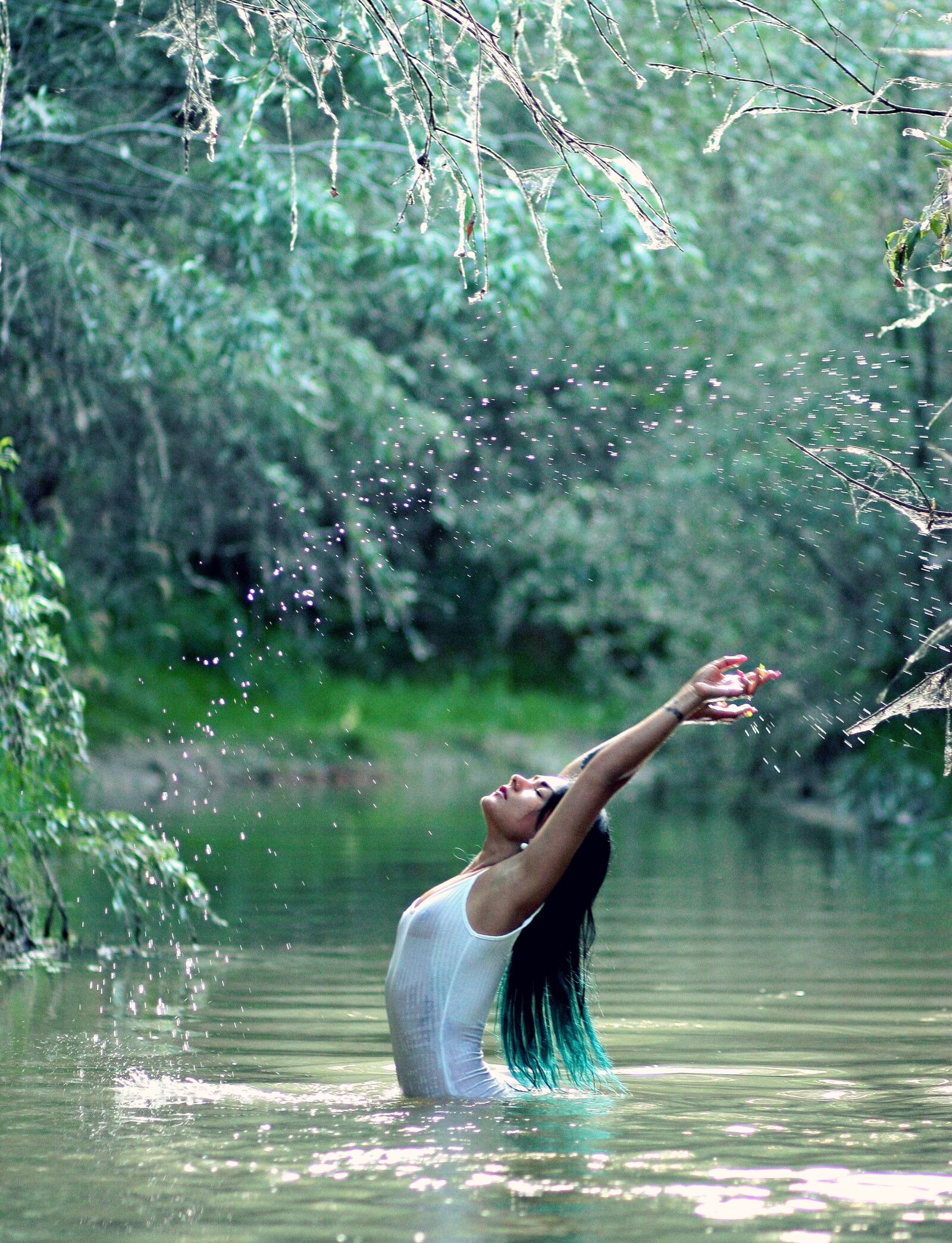 Canon EOS 450D (EOS Rebel XSi / EOS Kiss X2) sample photo. Girl, water, vegetation photography