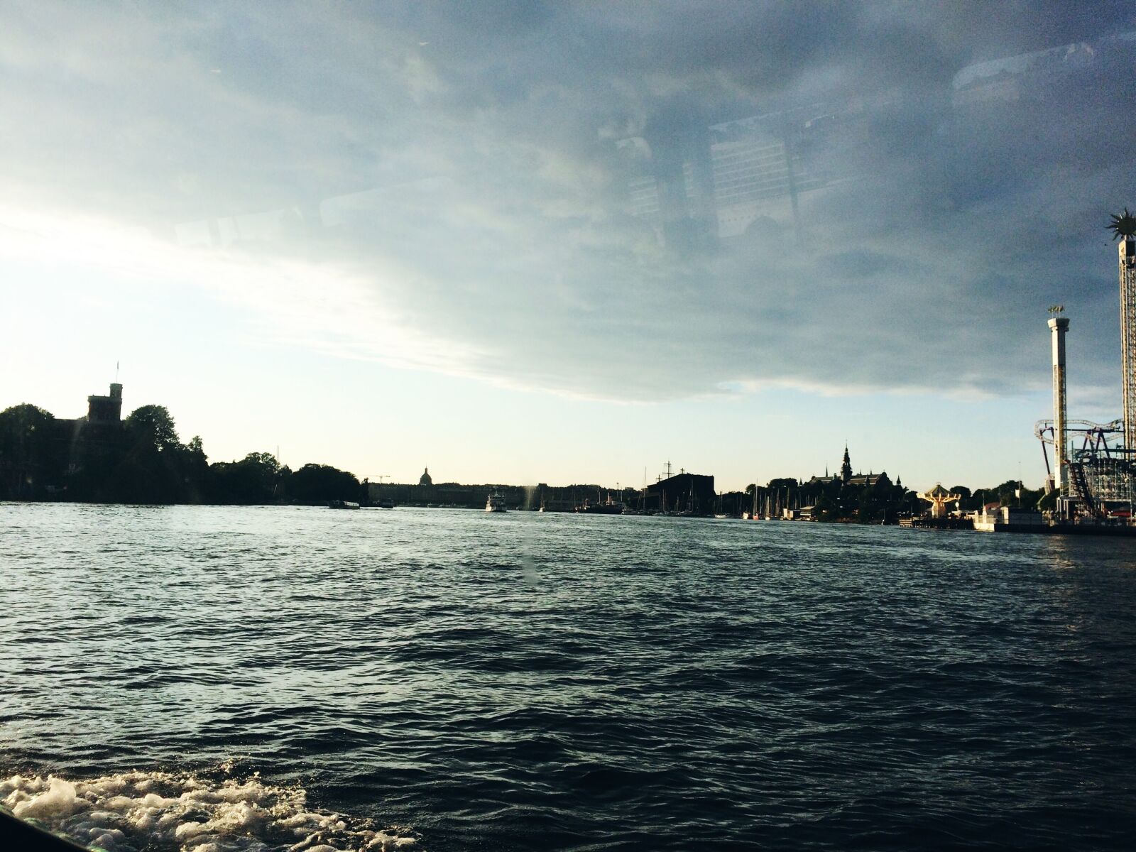 iPhone 5s back camera 4.15mm f/2.2 sample photo. Boat, ocean, sky photography