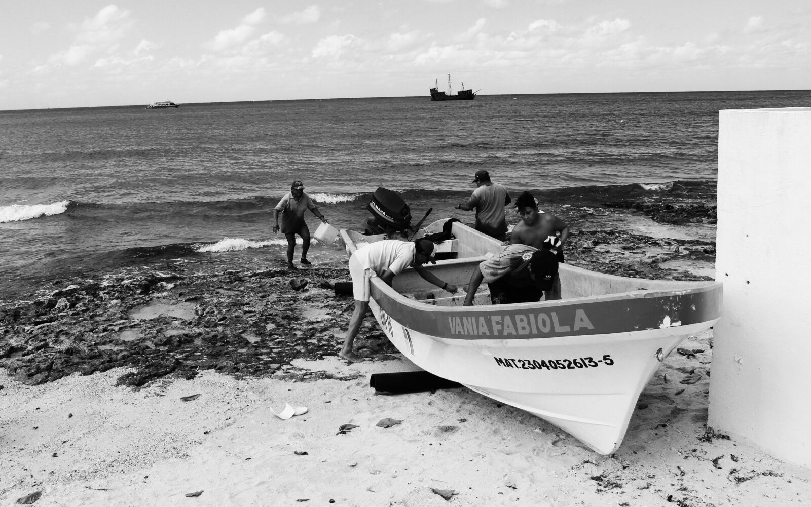Canon EOS 700D (EOS Rebel T5i / EOS Kiss X7i) sample photo. Boat, coast, island, ocean photography