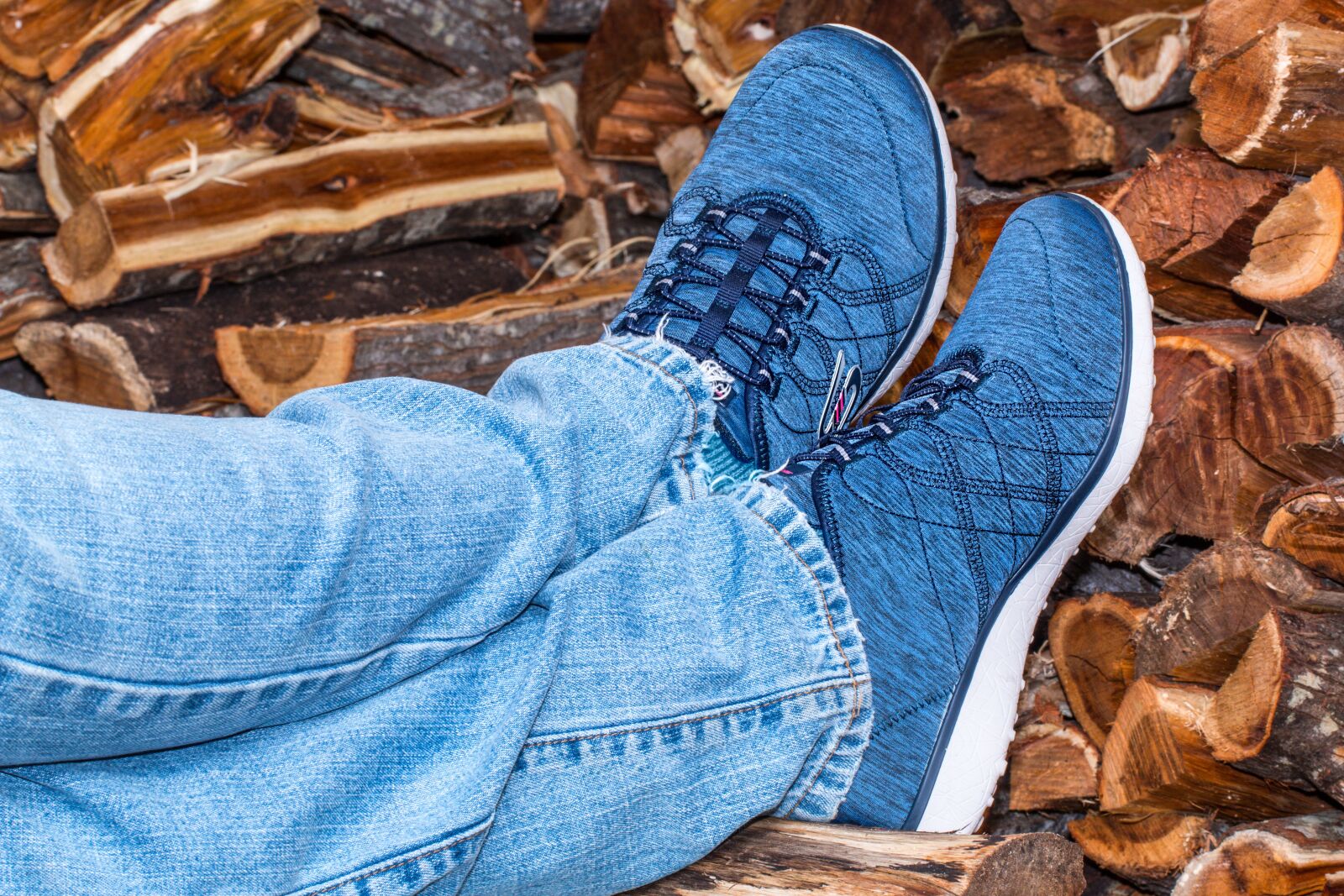 Canon EF 100mm F2.8L Macro IS USM sample photo. Shoes, sneakers, feet photography