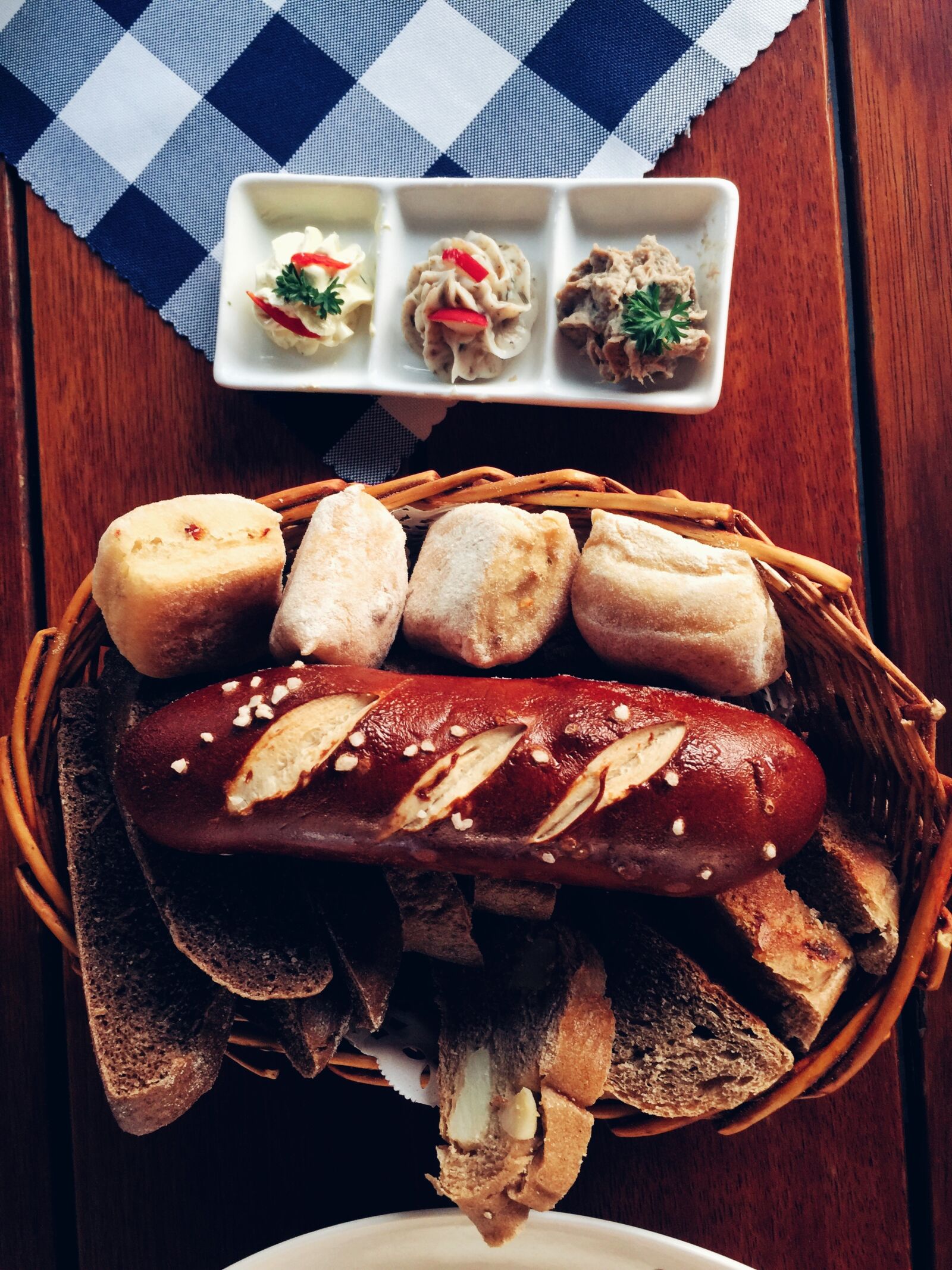 iPhone 6 Plus back camera 4.15mm f/2.2 sample photo. Vegetables, western, bread photography
