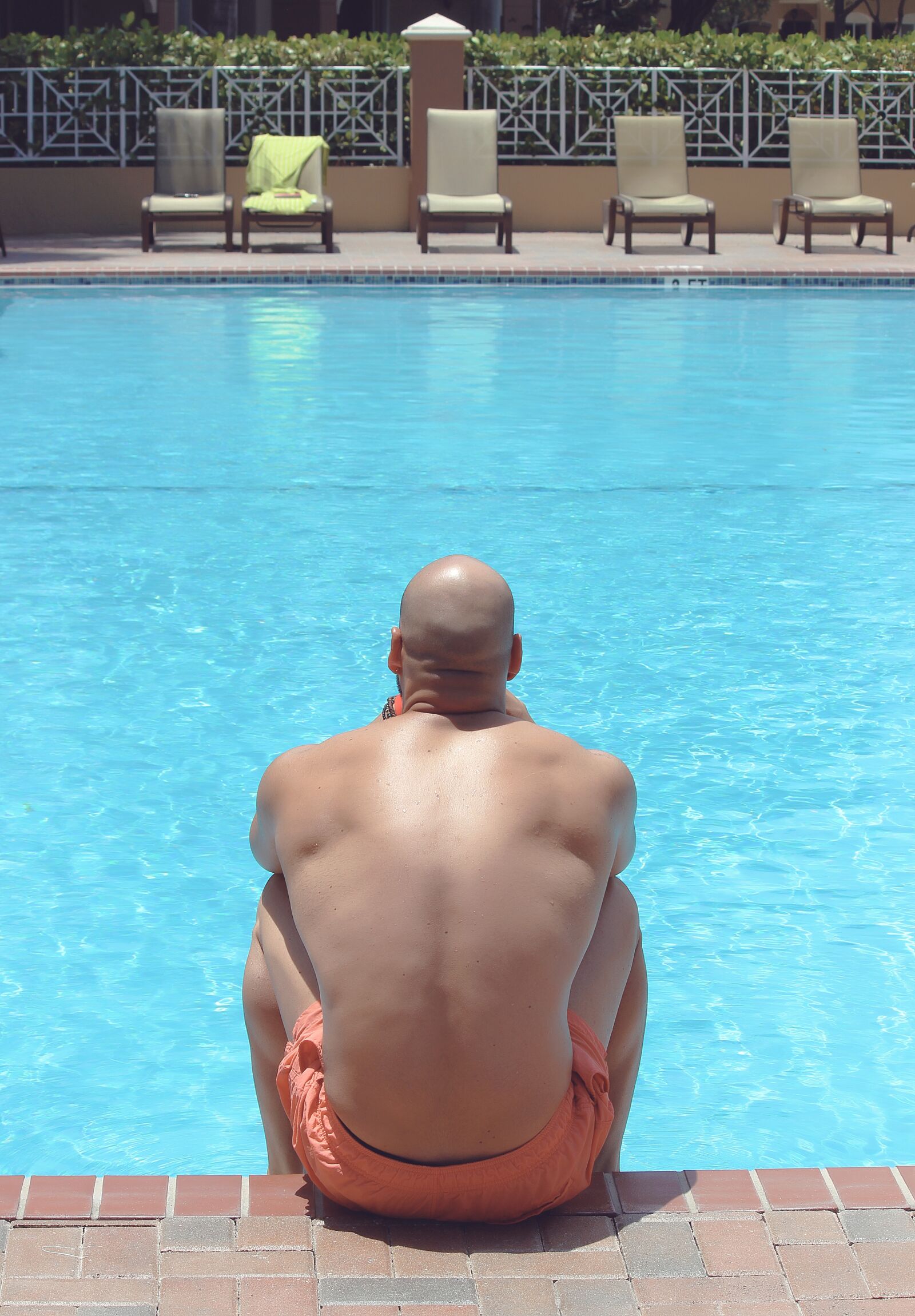 Canon EOS 600D (Rebel EOS T3i / EOS Kiss X5) sample photo. Man, pool, swimming photography