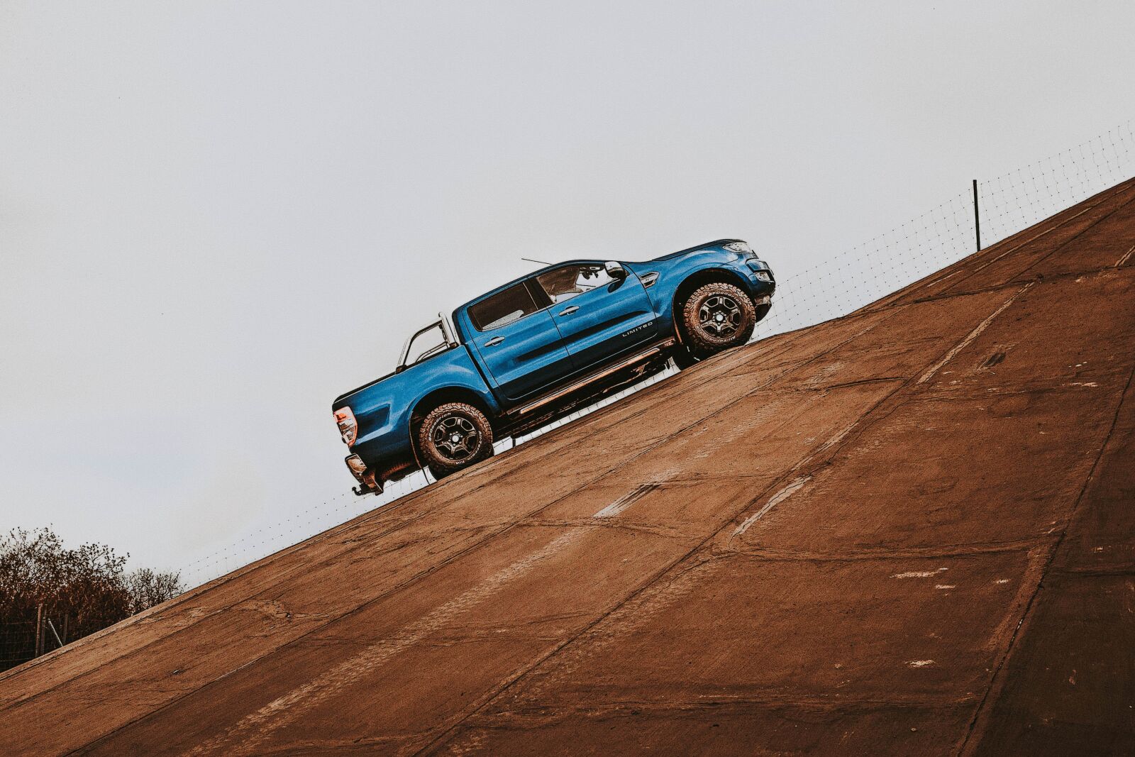 Canon EOS 6D + Canon EF 17-40mm F4L USM sample photo. Ford, ranger, car photography