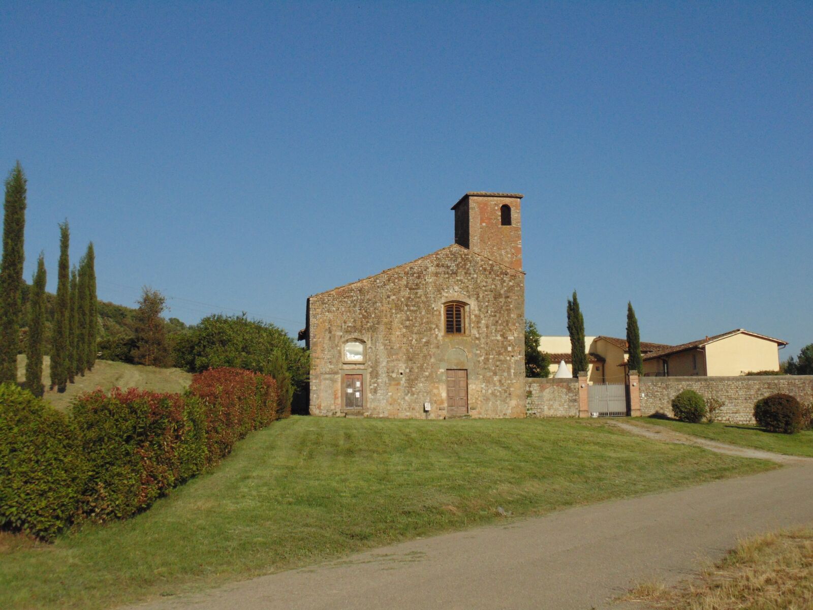 Sony Cyber-shot DSC-H200 sample photo. Church, borgo, tuscany photography