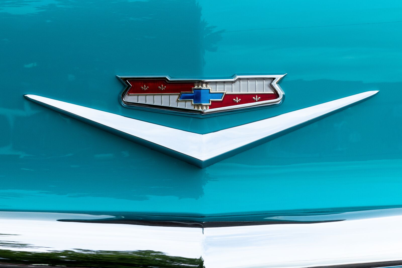 Panasonic Lumix DMC-FZ1000 sample photo. Chevrolet badge, vintage chevrolet photography