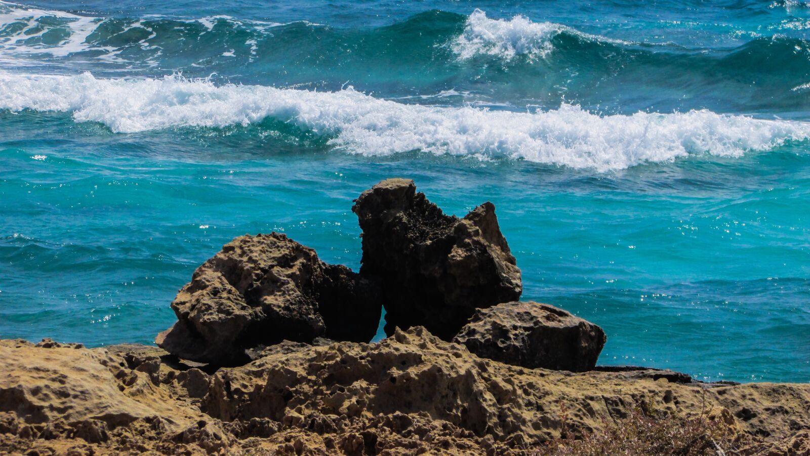 Canon PowerShot SX400 IS sample photo. Rock formation, wave, sea photography