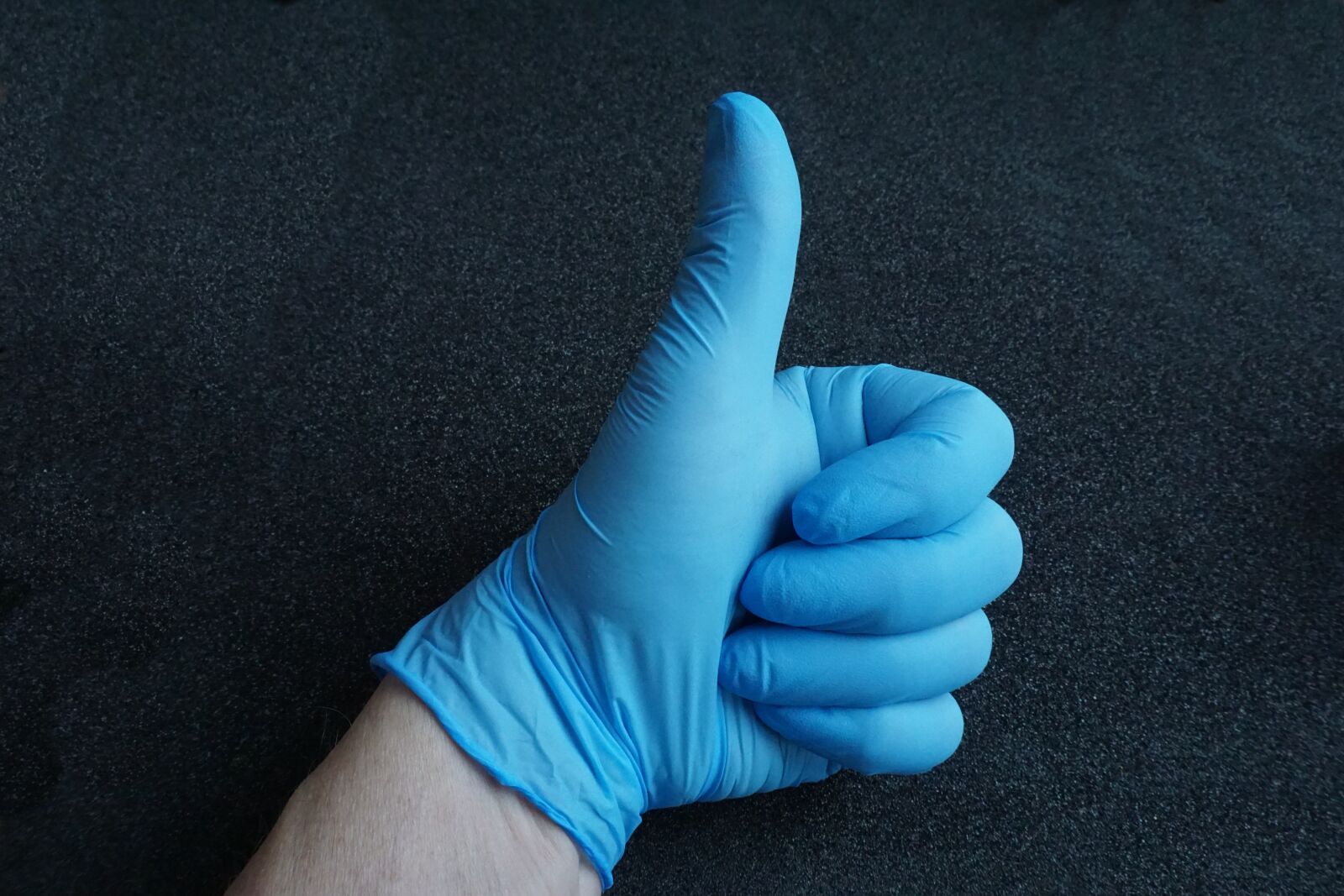Sony a6000 sample photo. Gloves, blue, cold photography