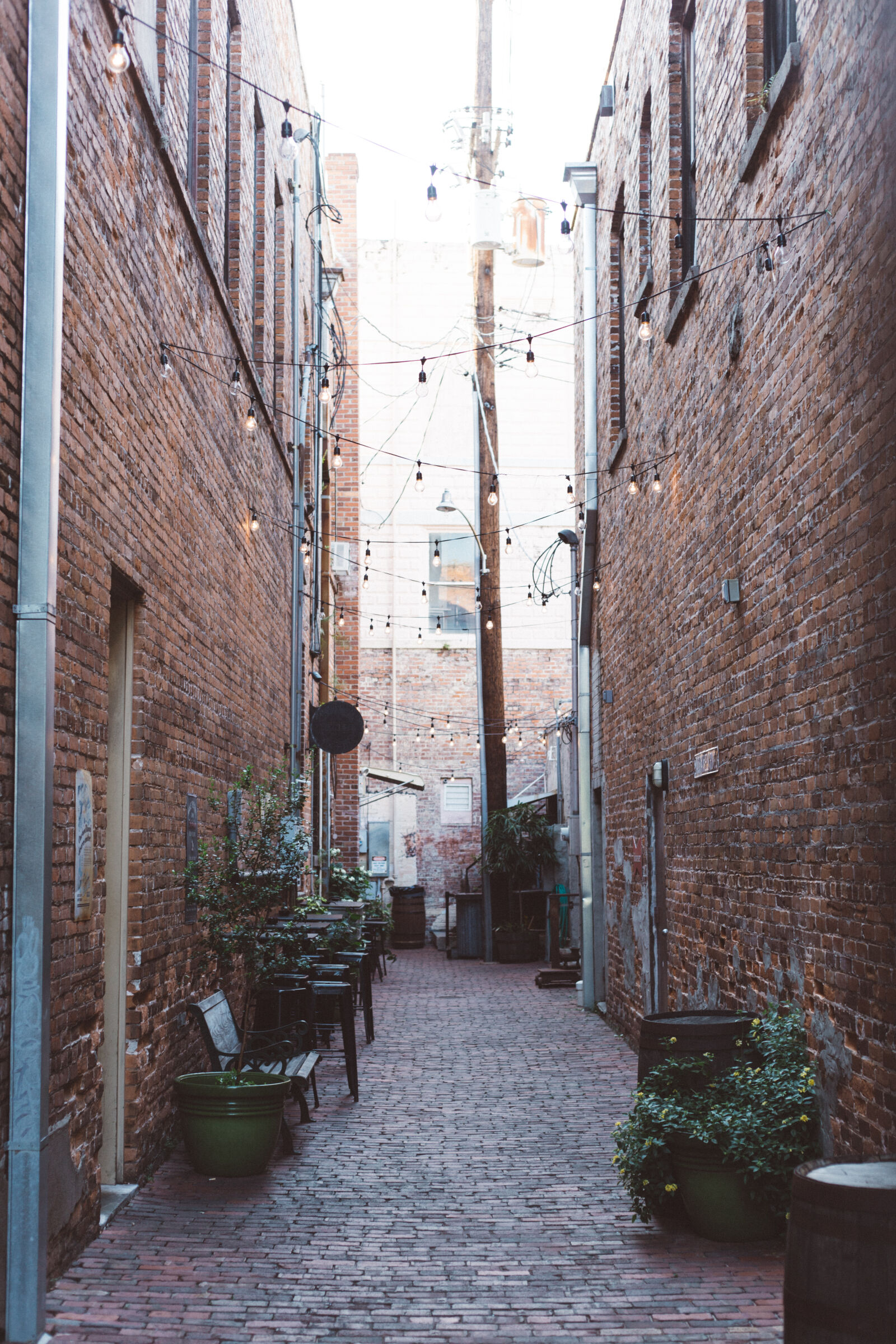 Canon EOS 6D + Canon EF 50mm F1.8 STM sample photo. Alley, architecture, brick, walls photography