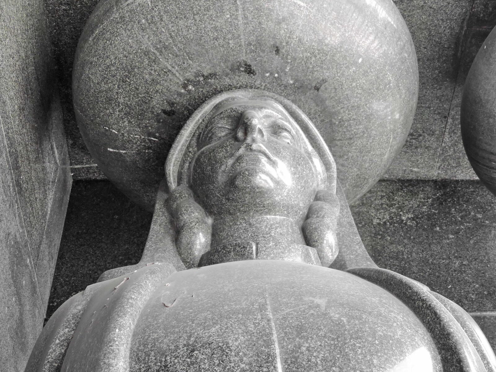 Nikon Coolpix P520 sample photo. Big, bust, grey, heavy photography