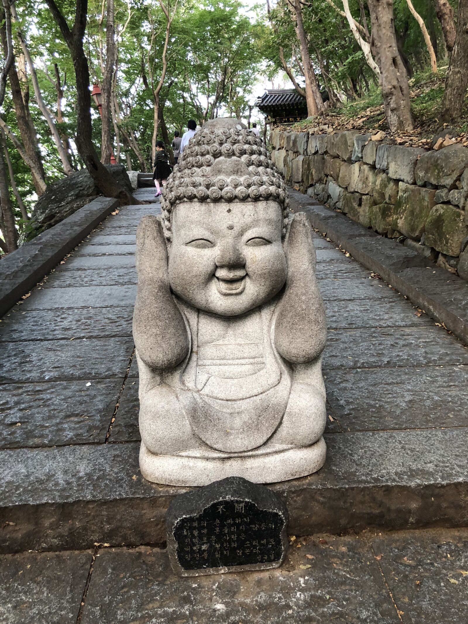 iPhone X back dual camera 4mm f/1.8 sample photo. Statue, buddha, religious photography