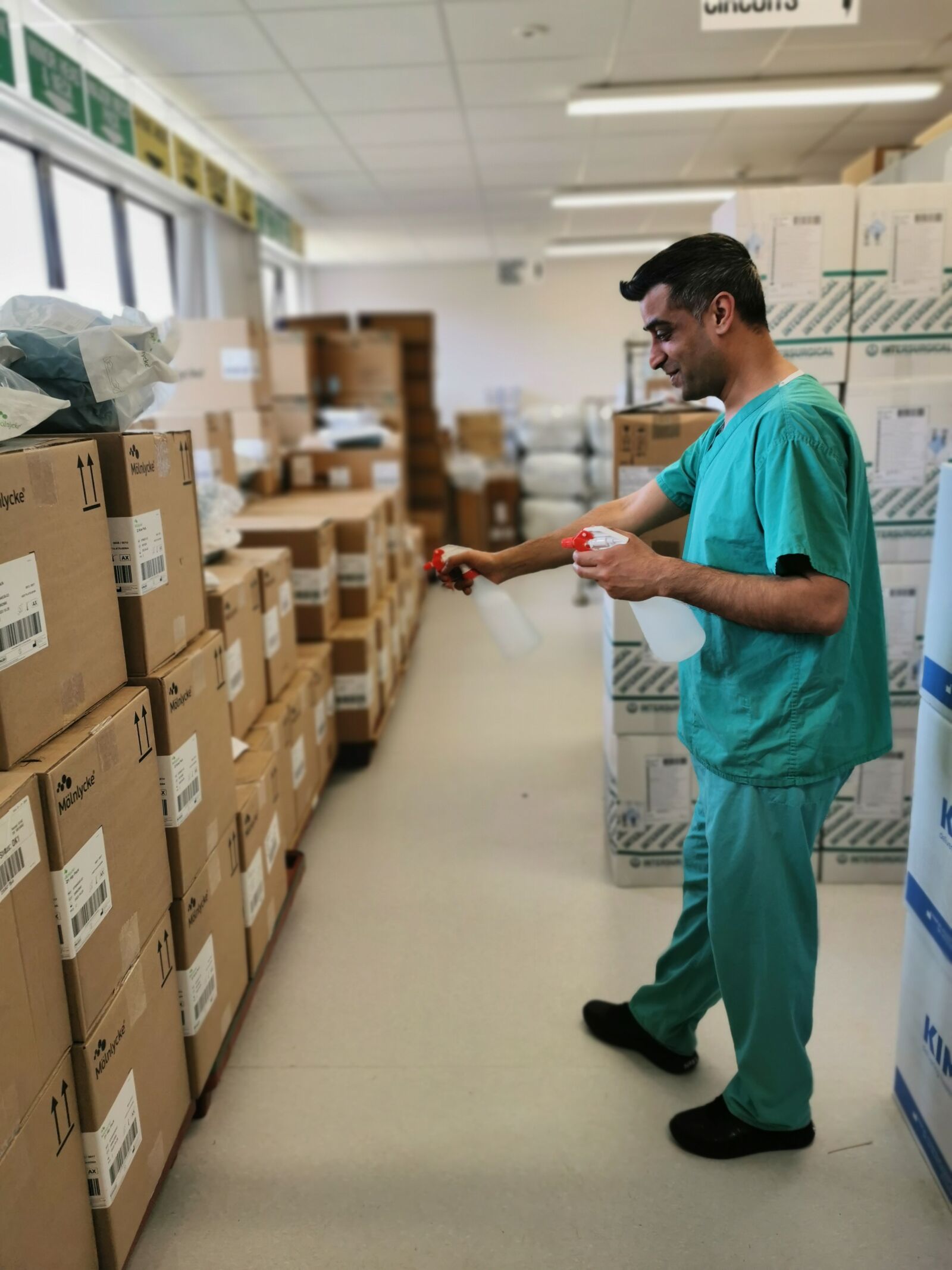 HUAWEI P30 Pro sample photo. Stores, scrubs, hospital photography