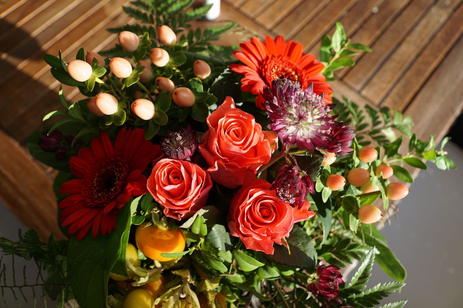 Sony ILCA-77M2 sample photo. Flowers, roses, gerbien photography