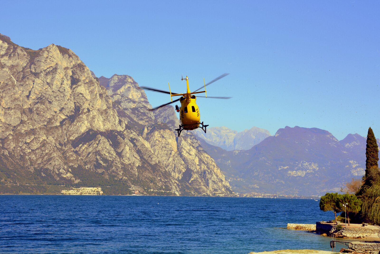 Nikon D7100 sample photo. Helicopter, takeoff, rescue photography